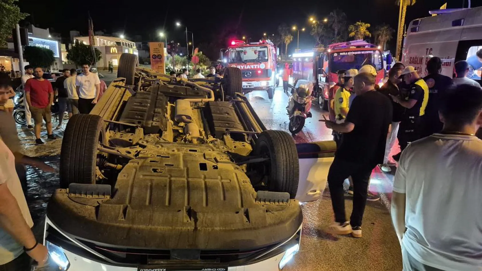 Muğla'da kavşakta çarpışan otomobil devrildi: 1 yaralı