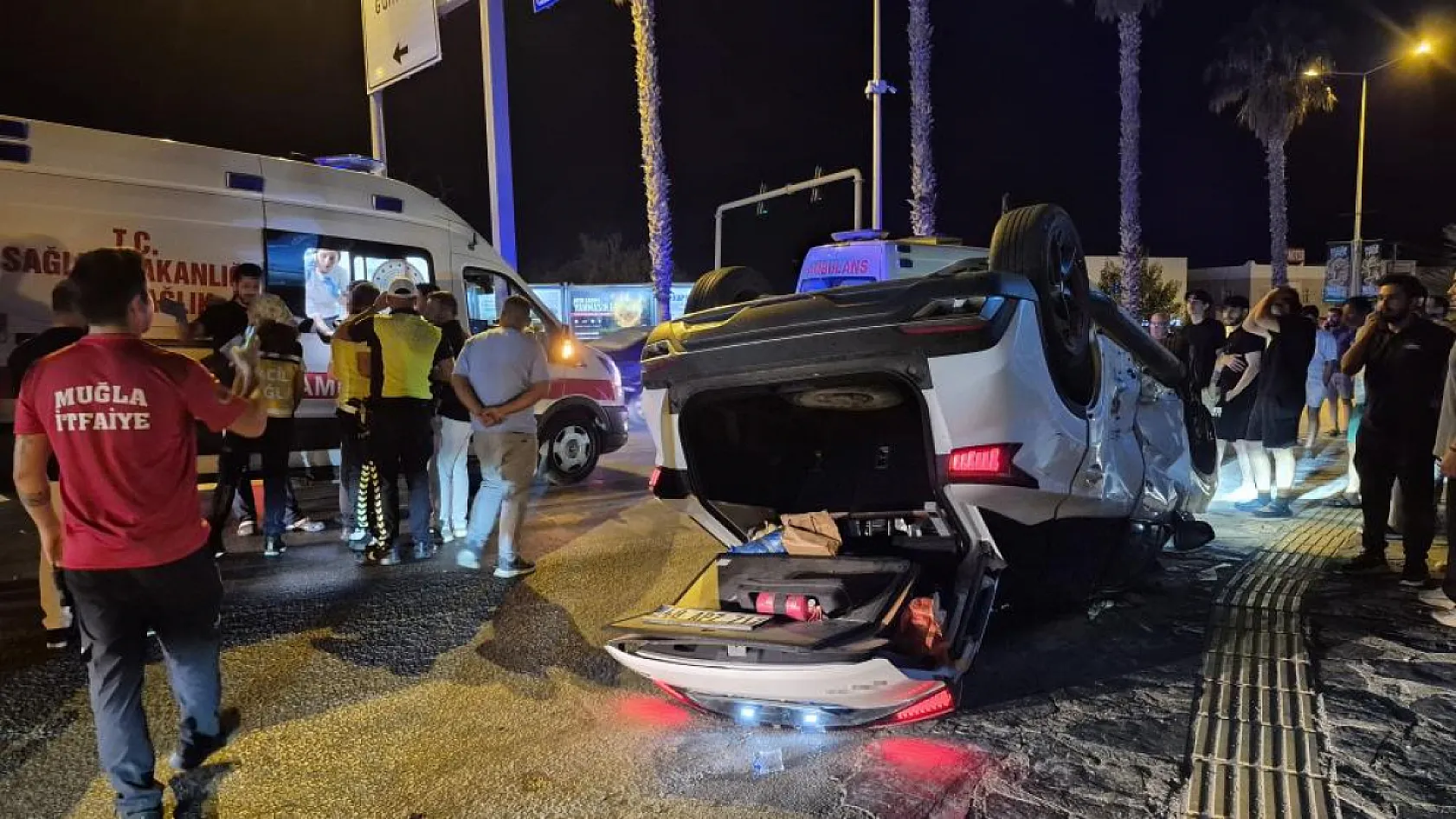 Muğla'da kavşakta çarpışan otomobil devrildi: 1 yaralı