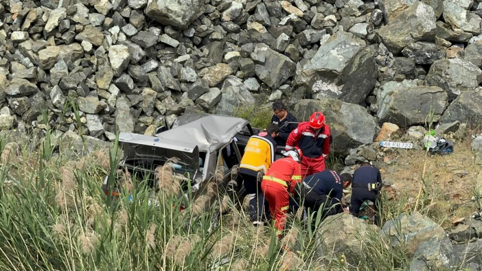 Muğla'da kontrolden çıkan otomobil, uçuruma yuvarlandı: 2 yaralı