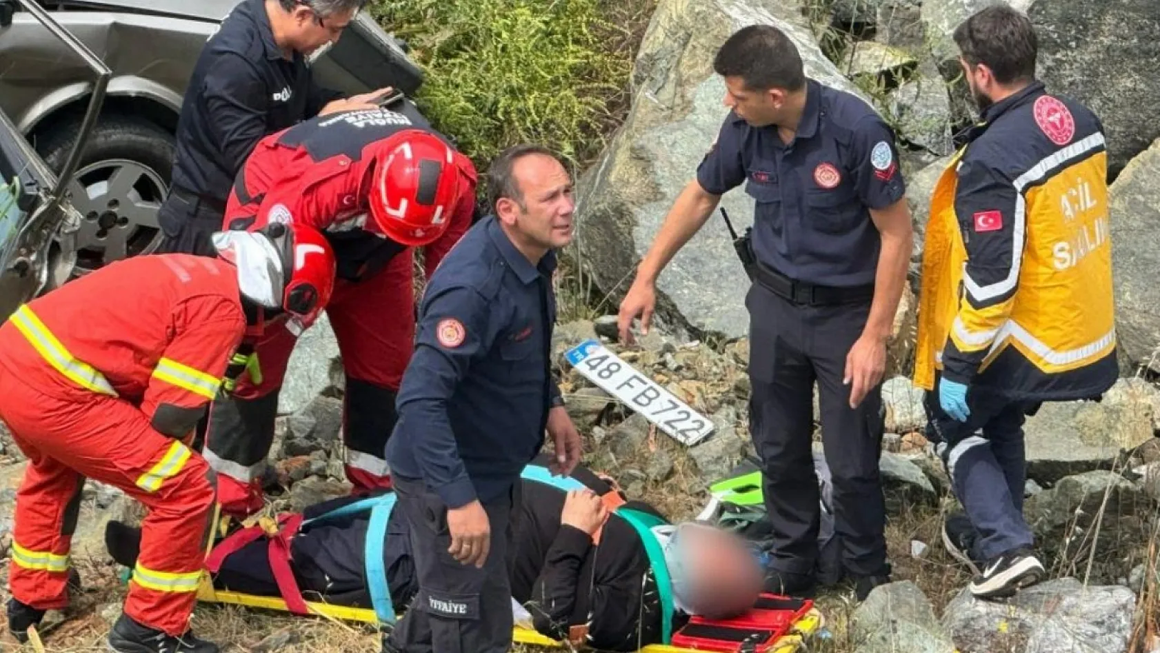 Muğla'da kontrolden çıkan otomobil, uçuruma yuvarlandı: 2 yaralı