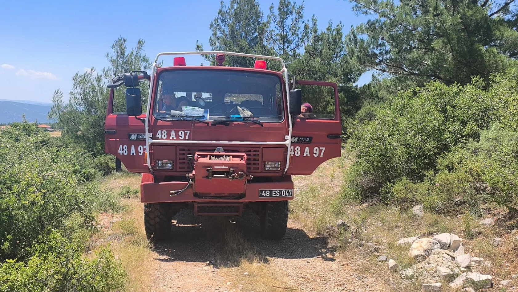 Muğla'da orman yangını ekiplerin hızlı müdahalesi ile söndürüldü