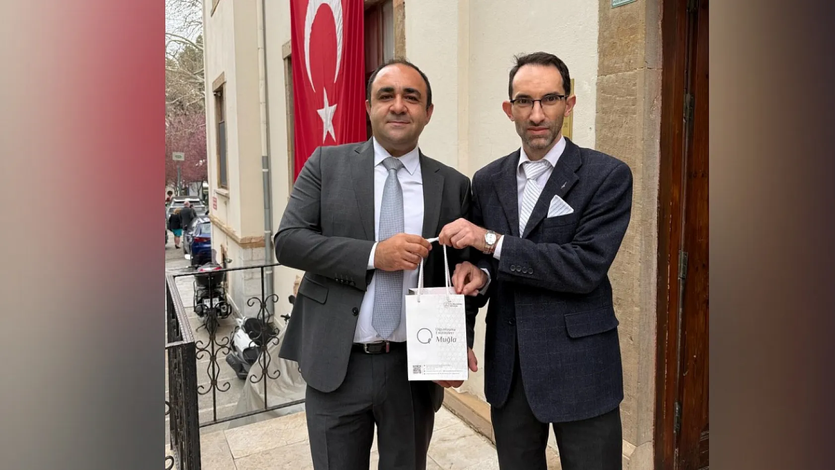 Muğla'da sanat ve kitap bir arada