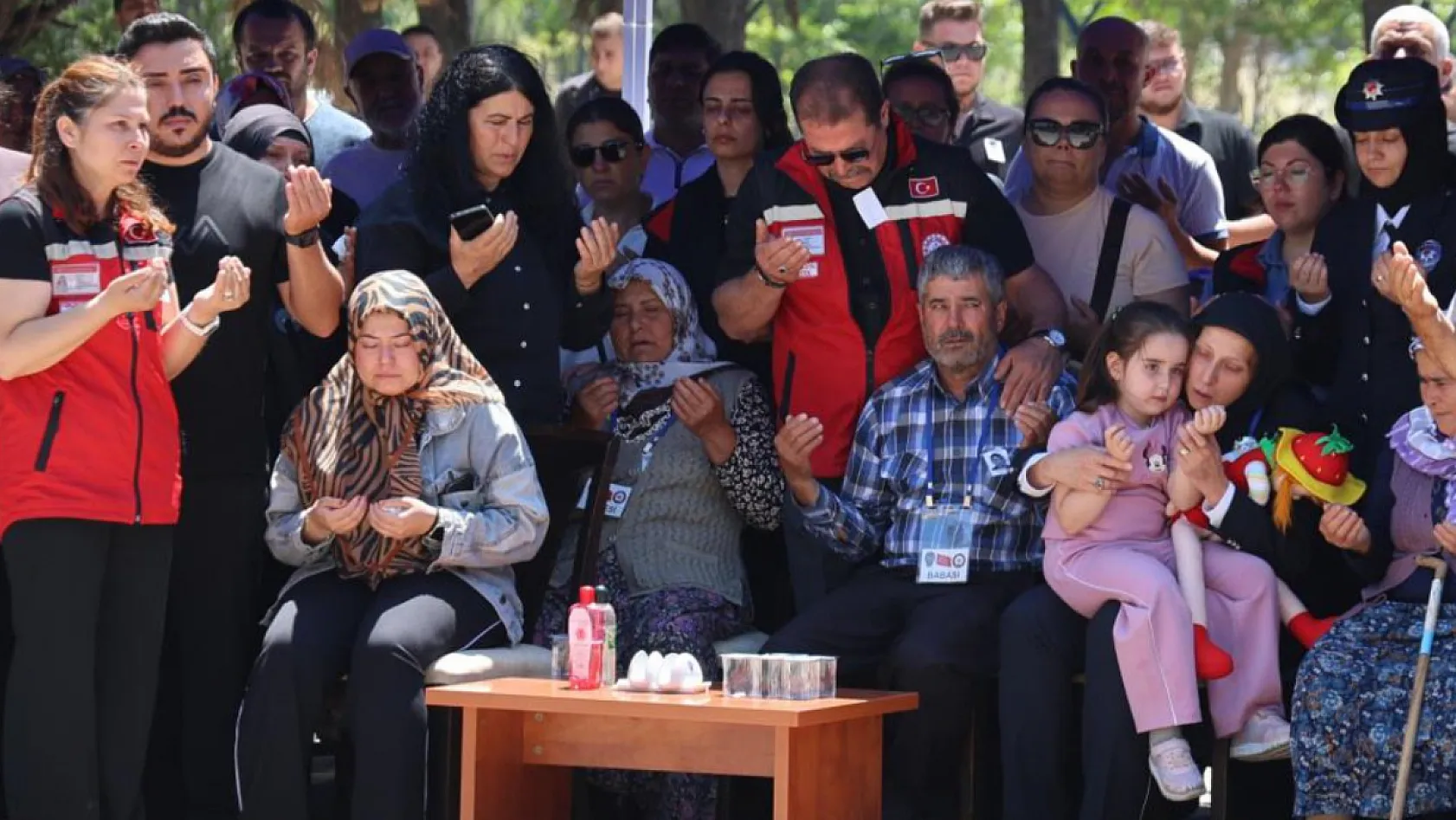 Muğla'da şehit polise eşinden yürekleri dağlayan veda