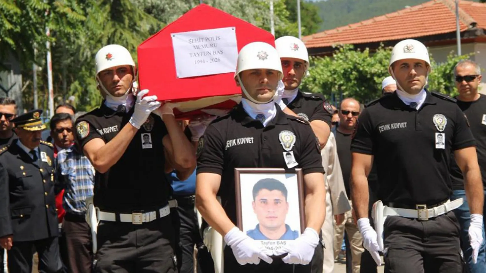 Muğla'da şehit polise eşinden yürekleri dağlayan veda