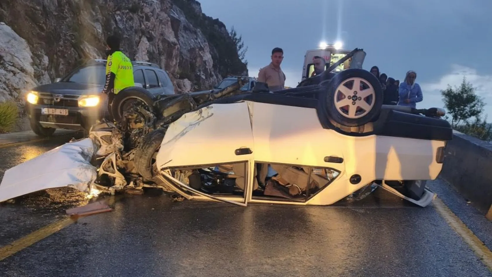 Muğla'da takla atan otomobil ters döndü: 5 yaralı