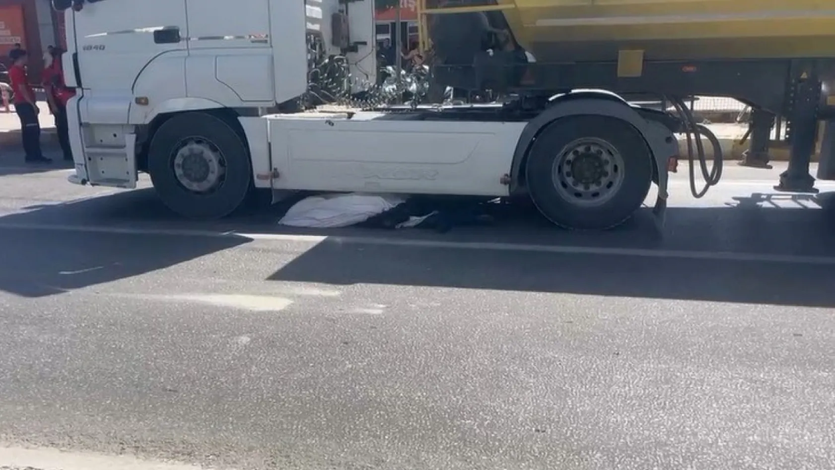 Muğla'da tırın altında kalan şahıs hayatını kaybetti