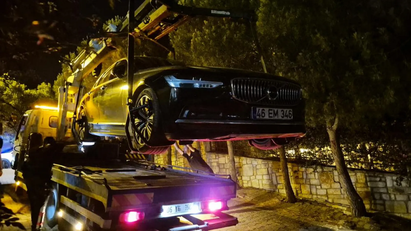 Muğla'da uygulamadan kaçarken polisi ve motosikletliyi yaraladı