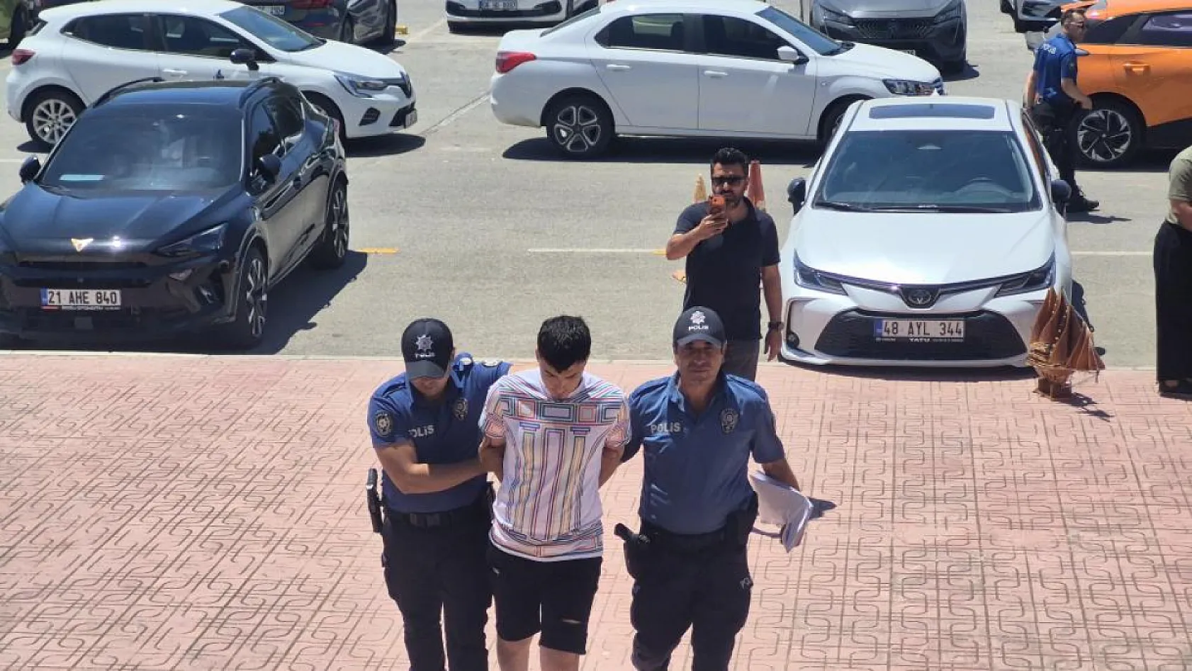 Muğla'da uygulamadan kaçarken polisi ve motosikletliyi yaraladı