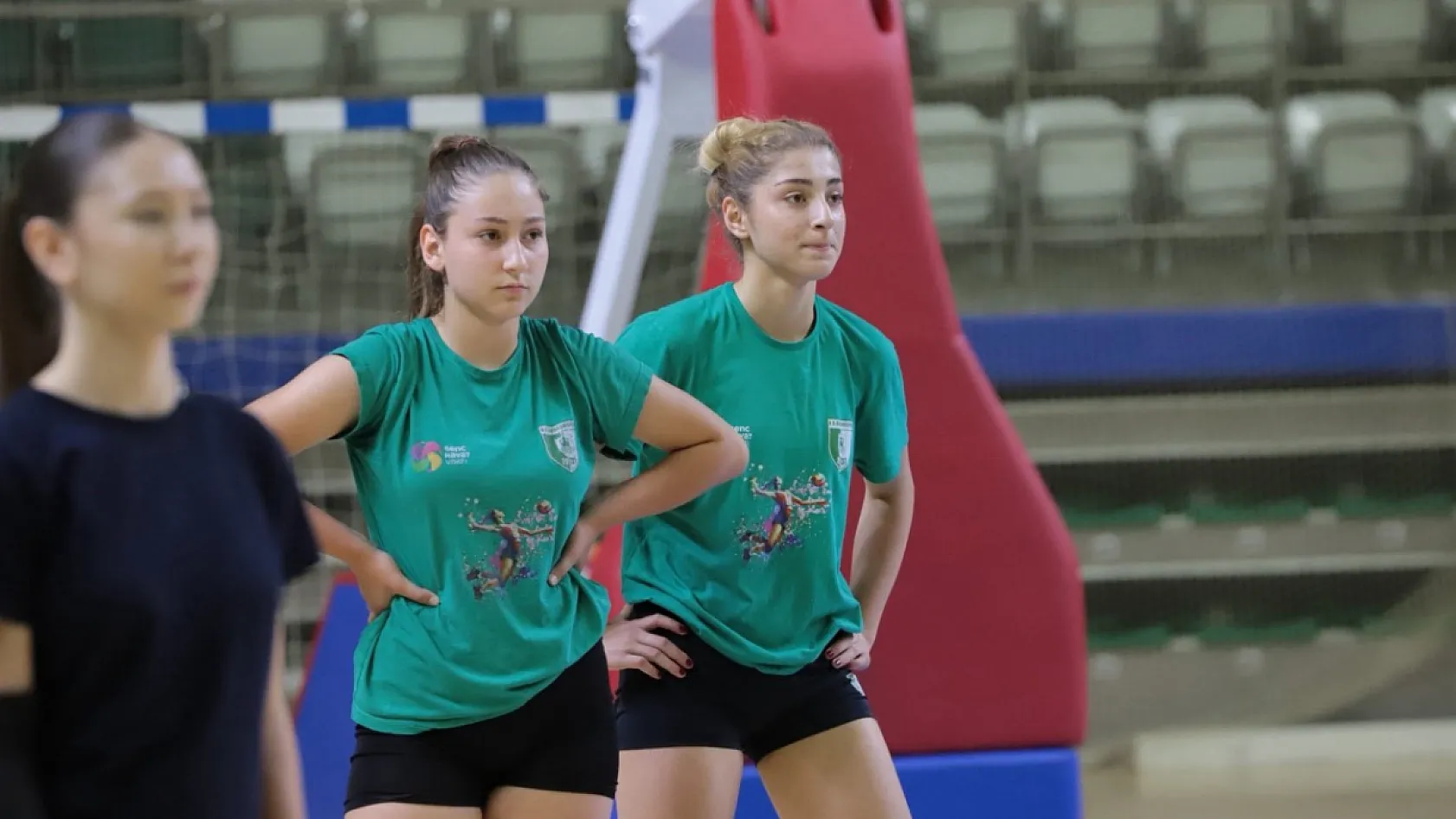 Muğla'nın voleybol yıldızları Analig için sahaya indi