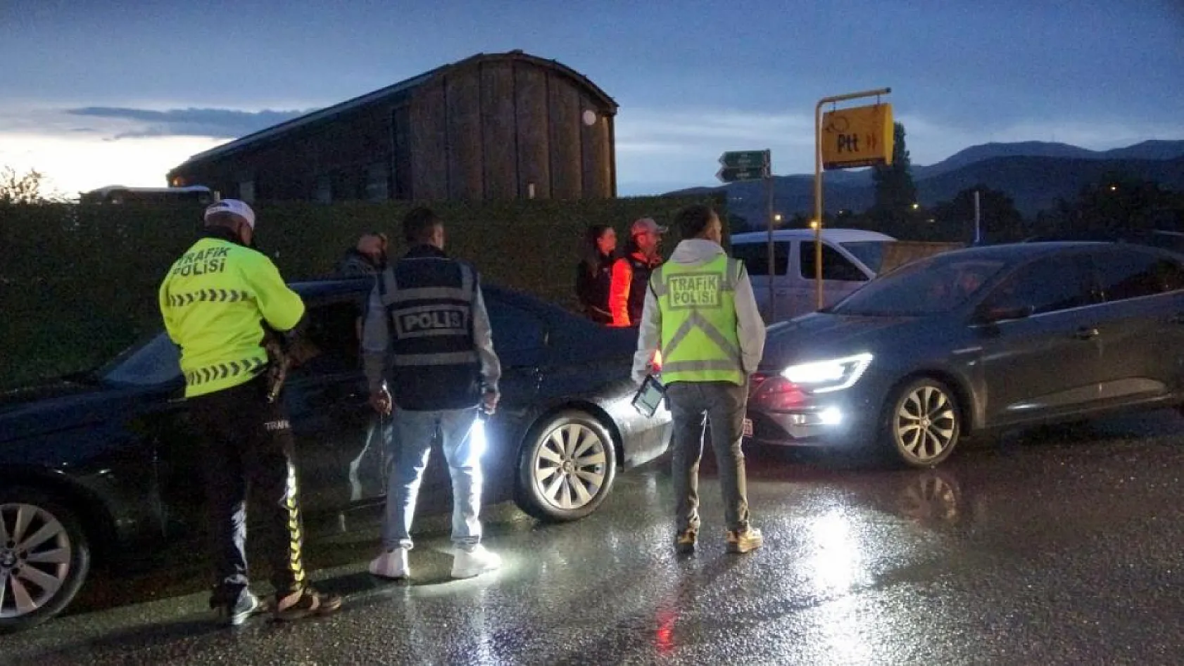 Muğla polisinden 'gece operasyonu' gibi denetim