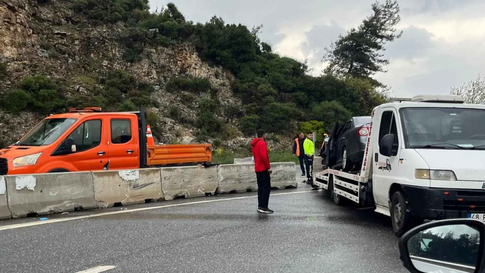 Muğla Sakar Geçidi'nde kaza: 3 yaralı