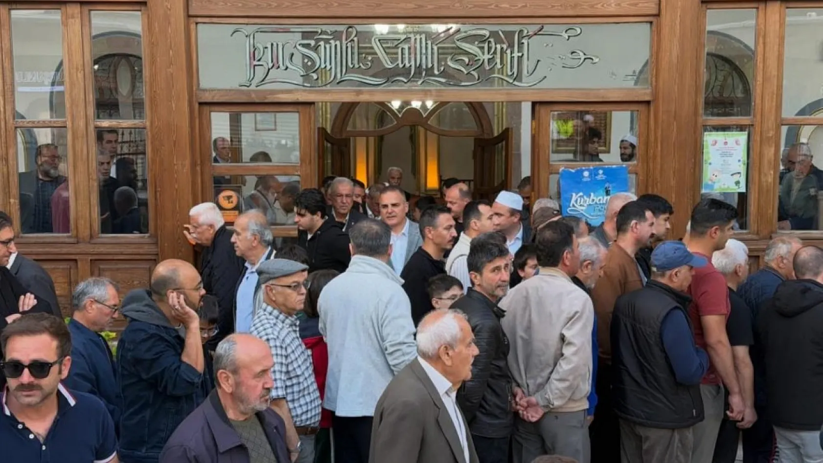 Muğla Valisi Akbıyık vatandaşlarla bayramlaştı