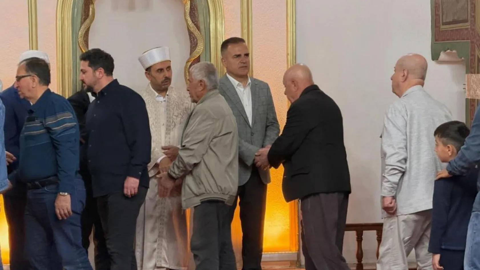 Muğla Valisi Akbıyık vatandaşlarla bayramlaştı
