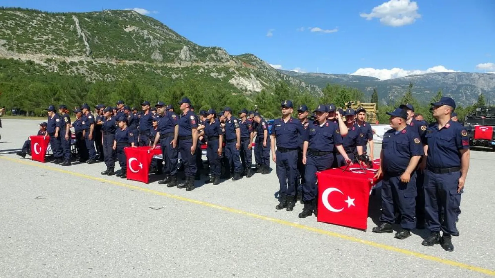 Muğla'da 29 özel birey bir günlüğüne asker oldu
