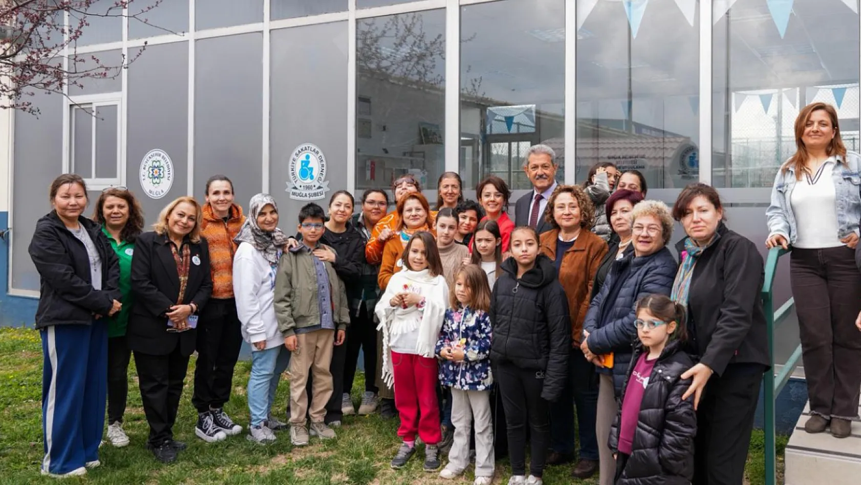 Muğla'da Çoraplar Farkındalık İçin Boyandı