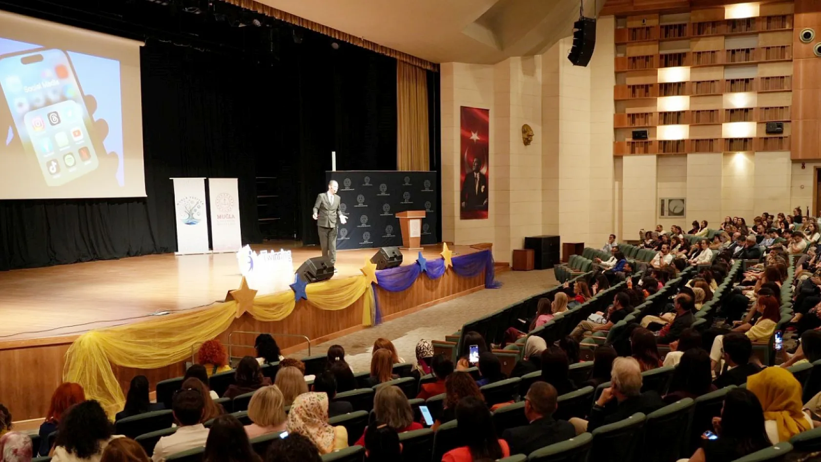 Muğla'da 'Eğitimde Yapay Zeka' konferansı
