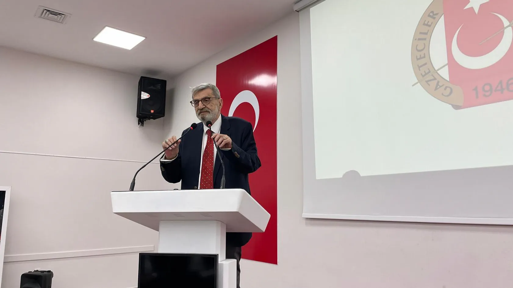 Muğla'da gazetecilere kapsamlı eğitim: Mesleğin geleceği masaya yatırıldı