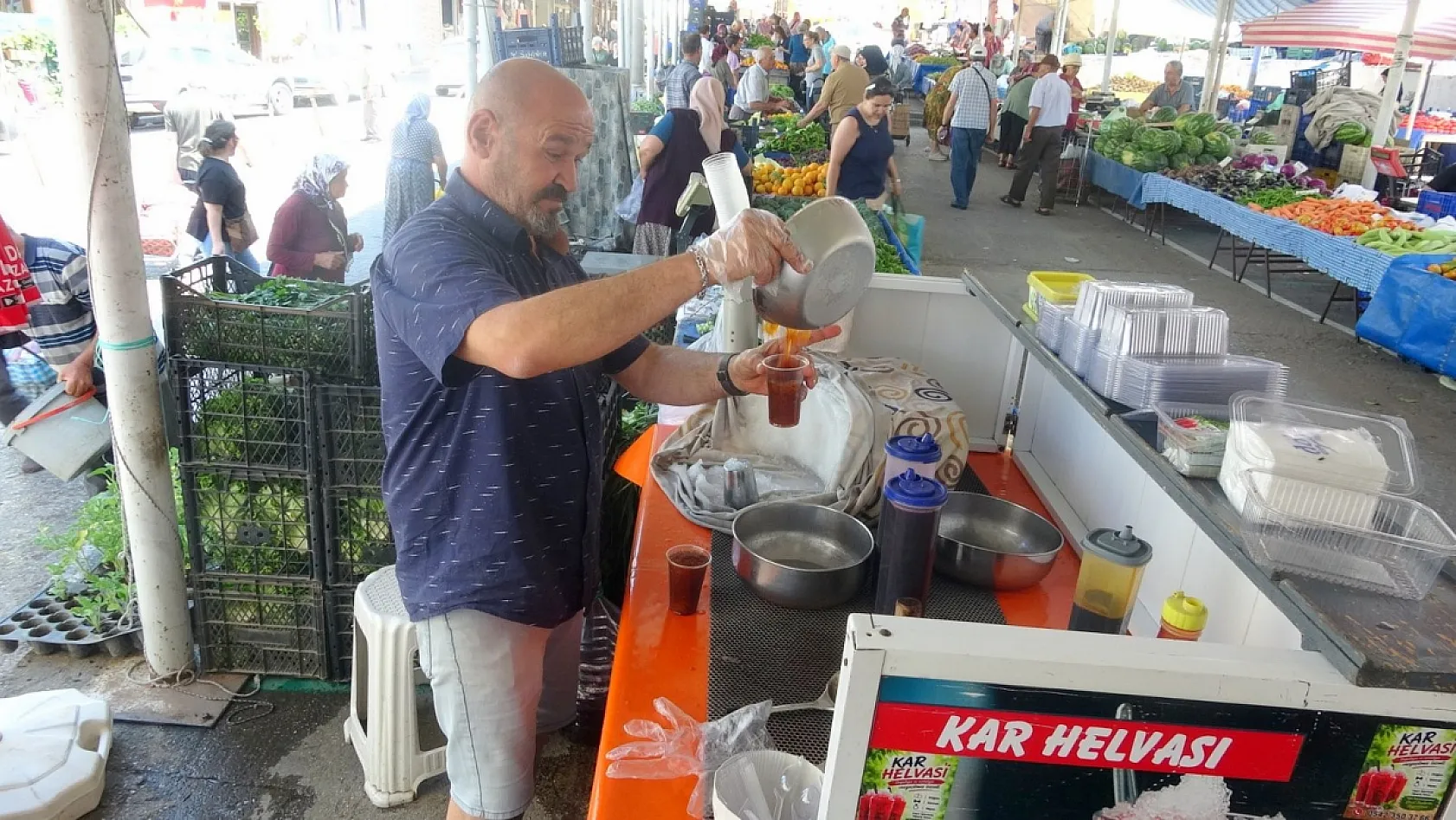 Muğla'da kavurucu sıcaklarda kar helvası ile serinliyorlar
