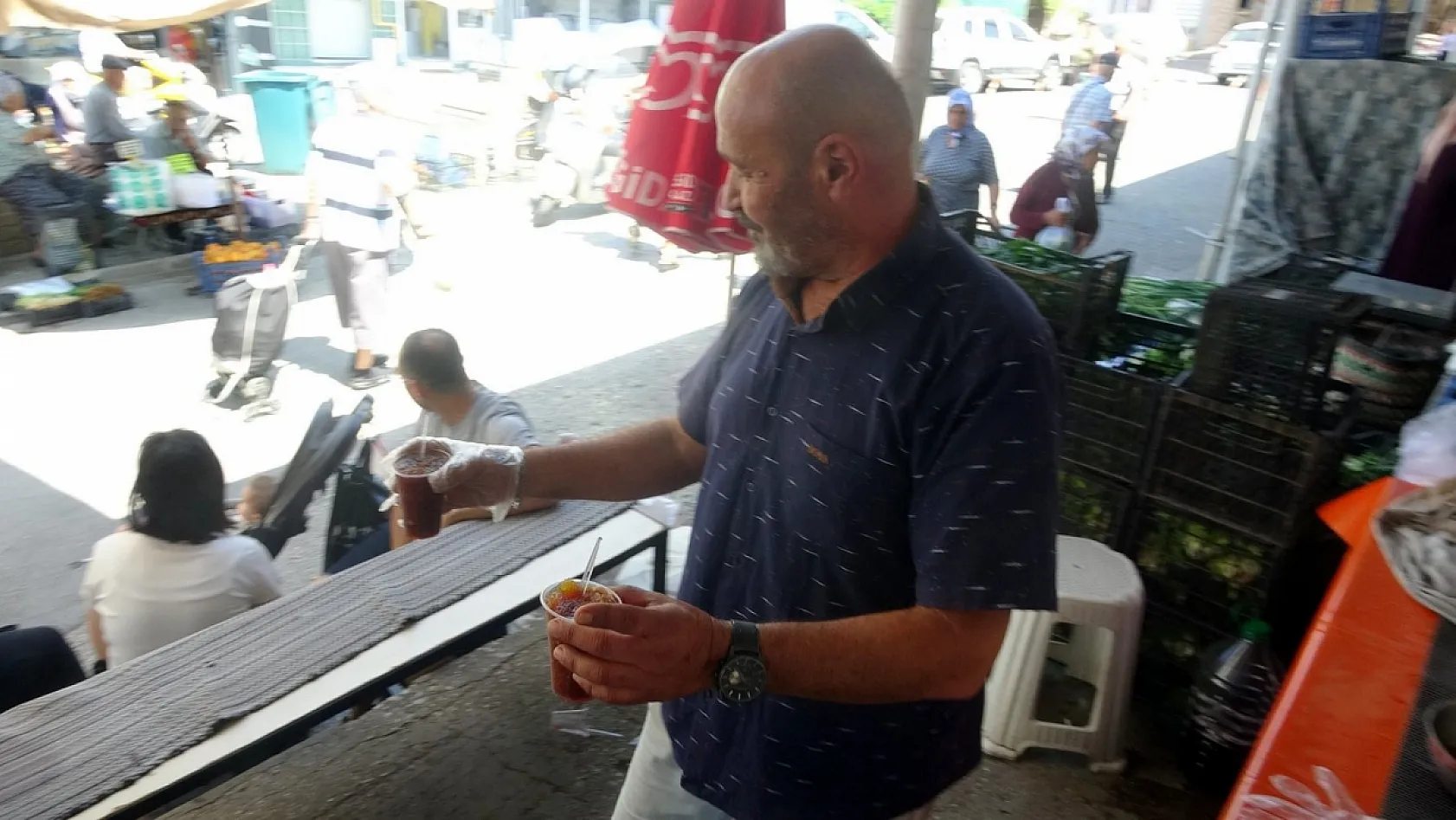 Muğla'da kavurucu sıcaklarda kar helvası ile serinliyorlar