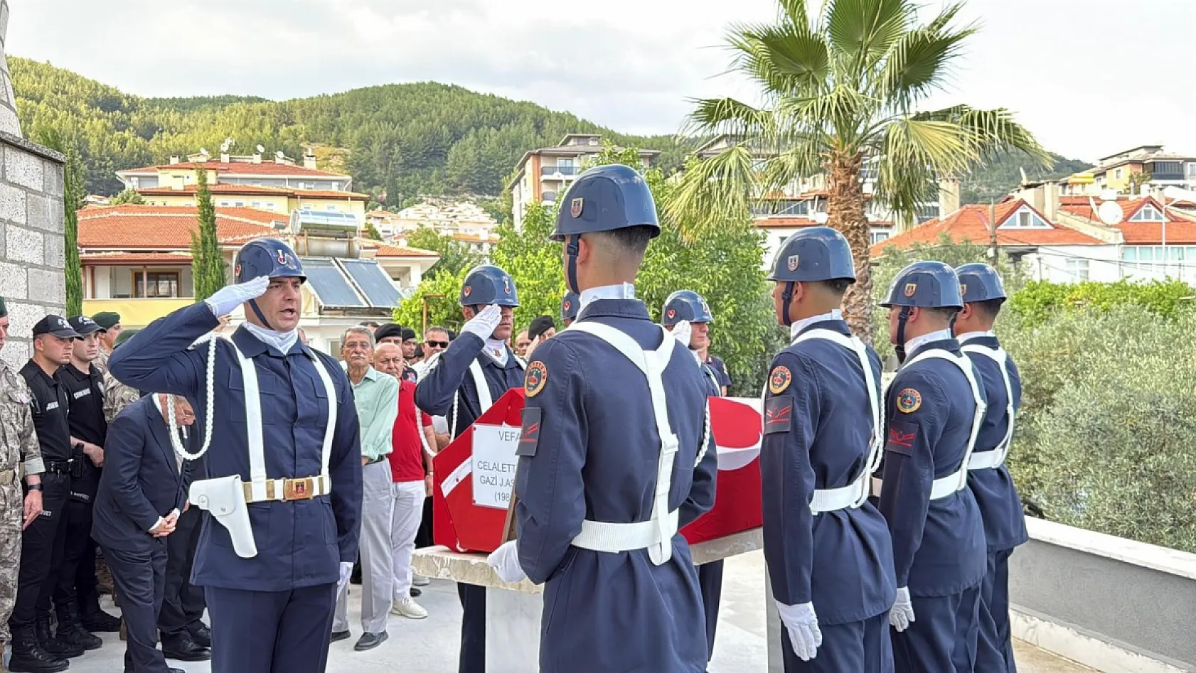 Muğla'da vefat eden gazi törenle son yolculuğuna uğurlandı