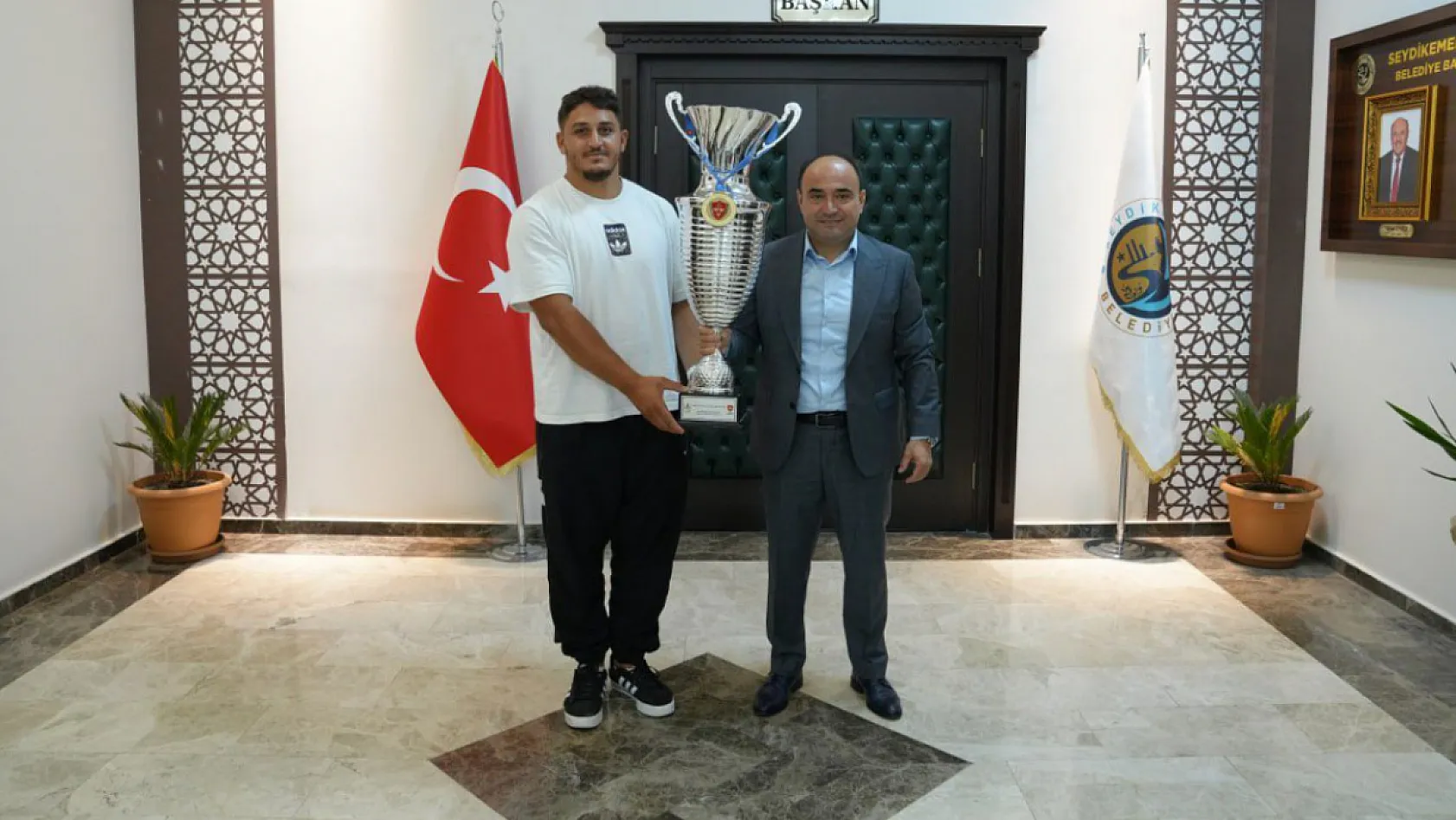 Muhammed Enes Başarısını Başkan B. Önder Akdenizli İle Paylaştı