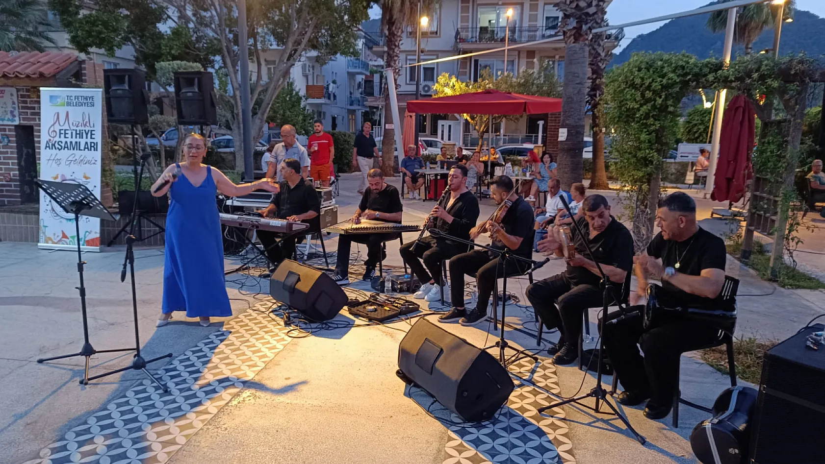 Müzikli Fethiye Akşamları Bahriye Üçok Parkı'nda müzik ziyafeti sundu