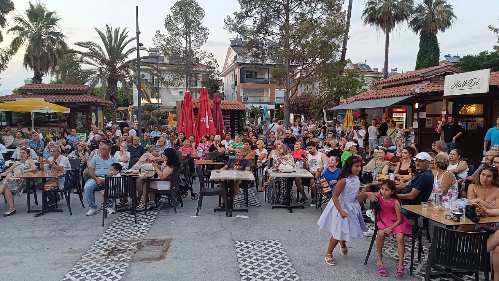 Müzikli Fethiye Akşamları Bahriye Üçok Parkı'nda müzik ziyafeti sundu