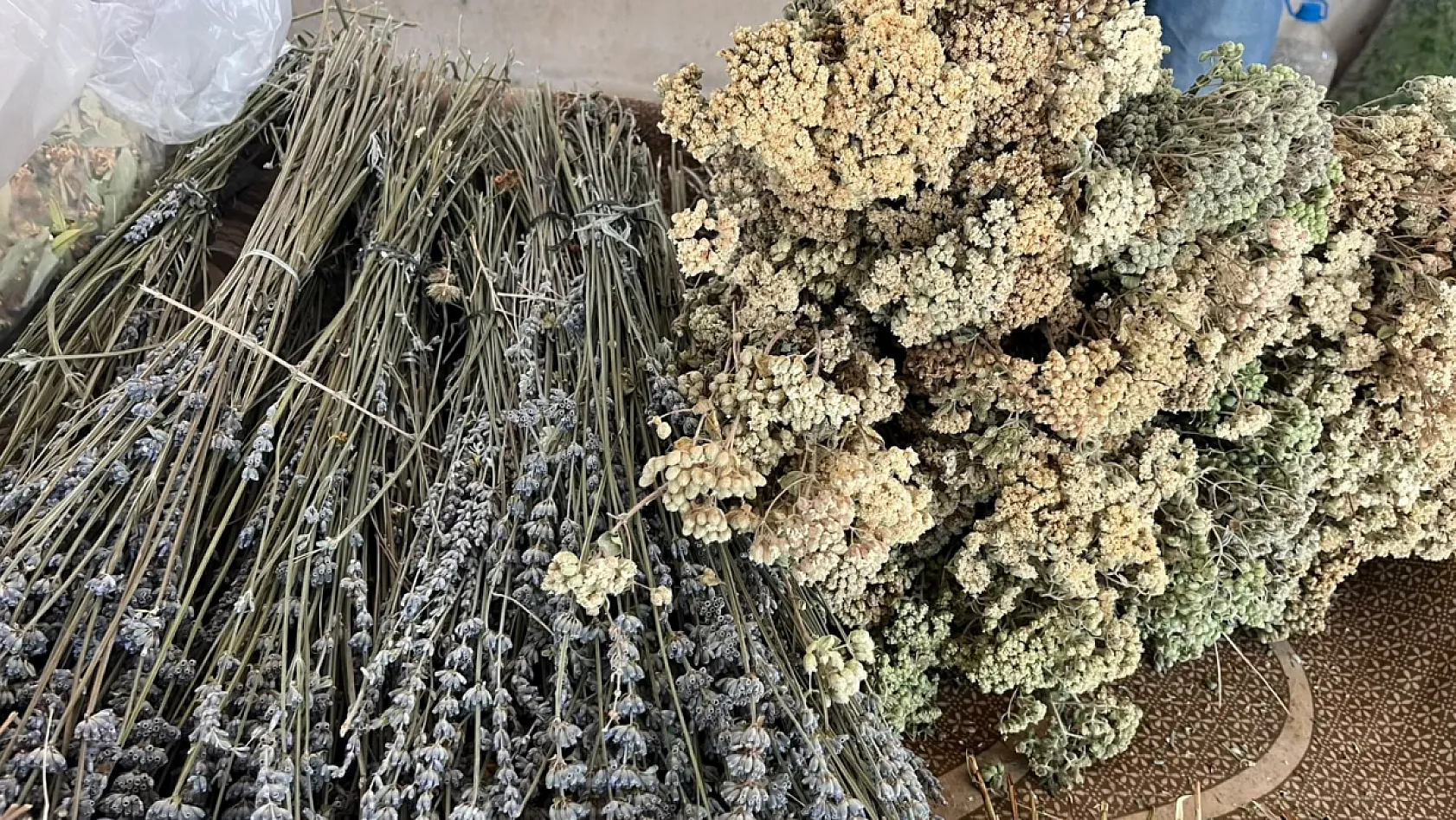 Nif'in dağlarından Fethiye Salı Pazarı'na: Doğanın şifasını tezgahına taşıyor