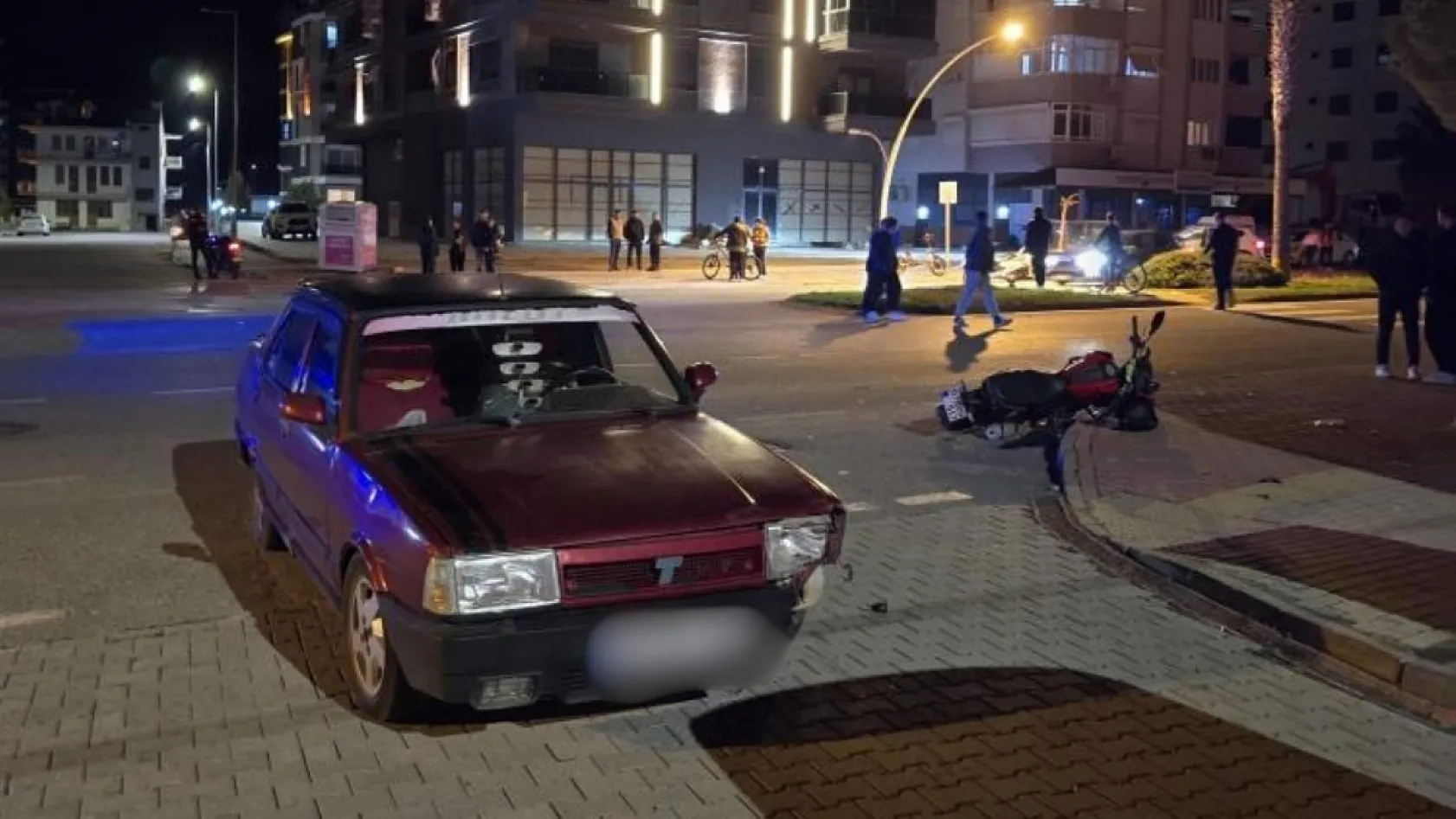 Motosiklet ile otomobil çarpıştı: 2 yaralı