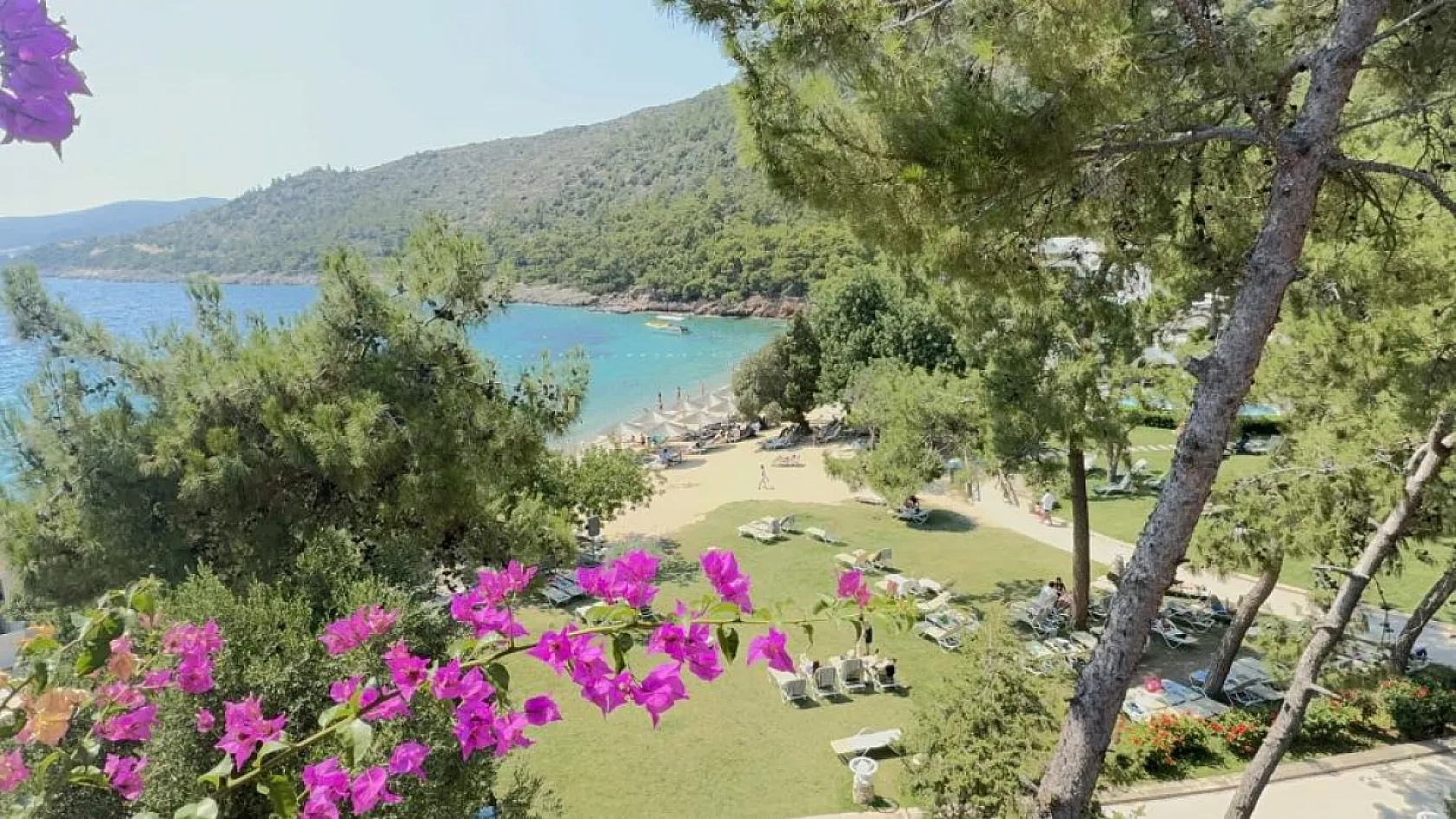 Okullar kapandı, Bodrum sahilleri doldu