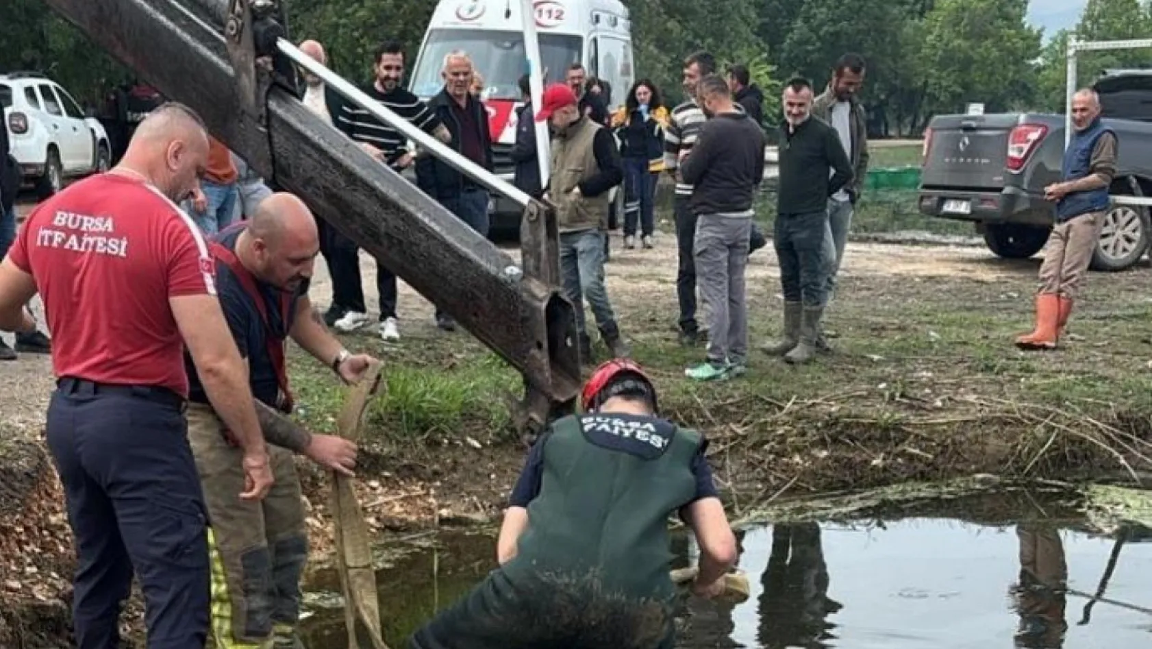 Otomobil göle uçtu: AFAD sürücüyü ararken o olay yerine geldi