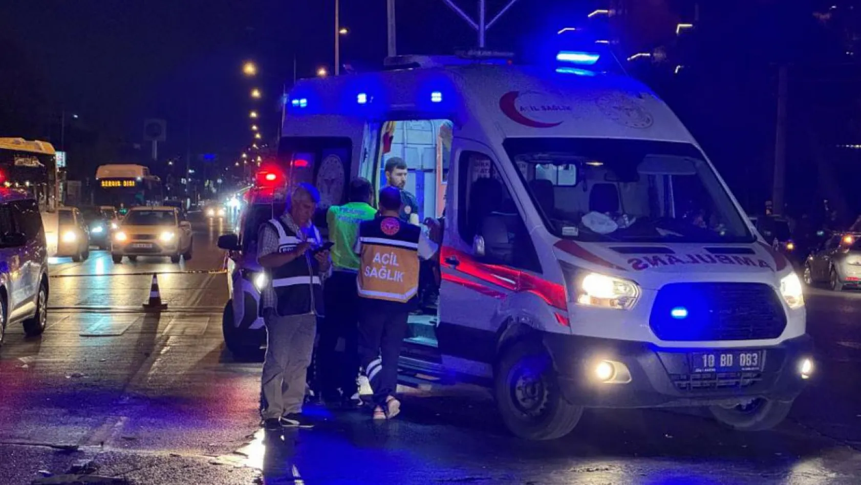 Otomobil iki çocuğa çarptı: 1 ölü, 1 ağır yaralı