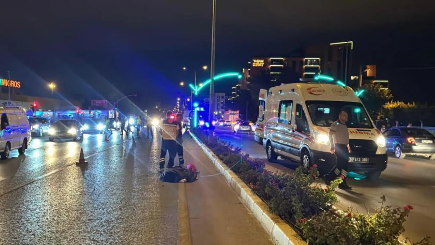 Otomobil iki çocuğa çarptı: 1 ölü, 1 ağır yaralı