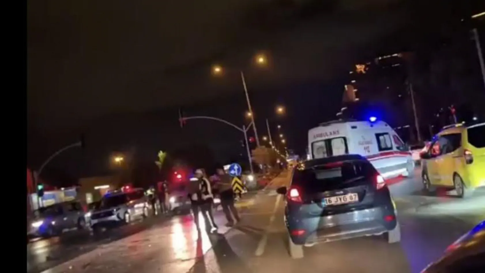 Otomobil iki çocuğa çarptı: 1 ölü, 1 ağır yaralı