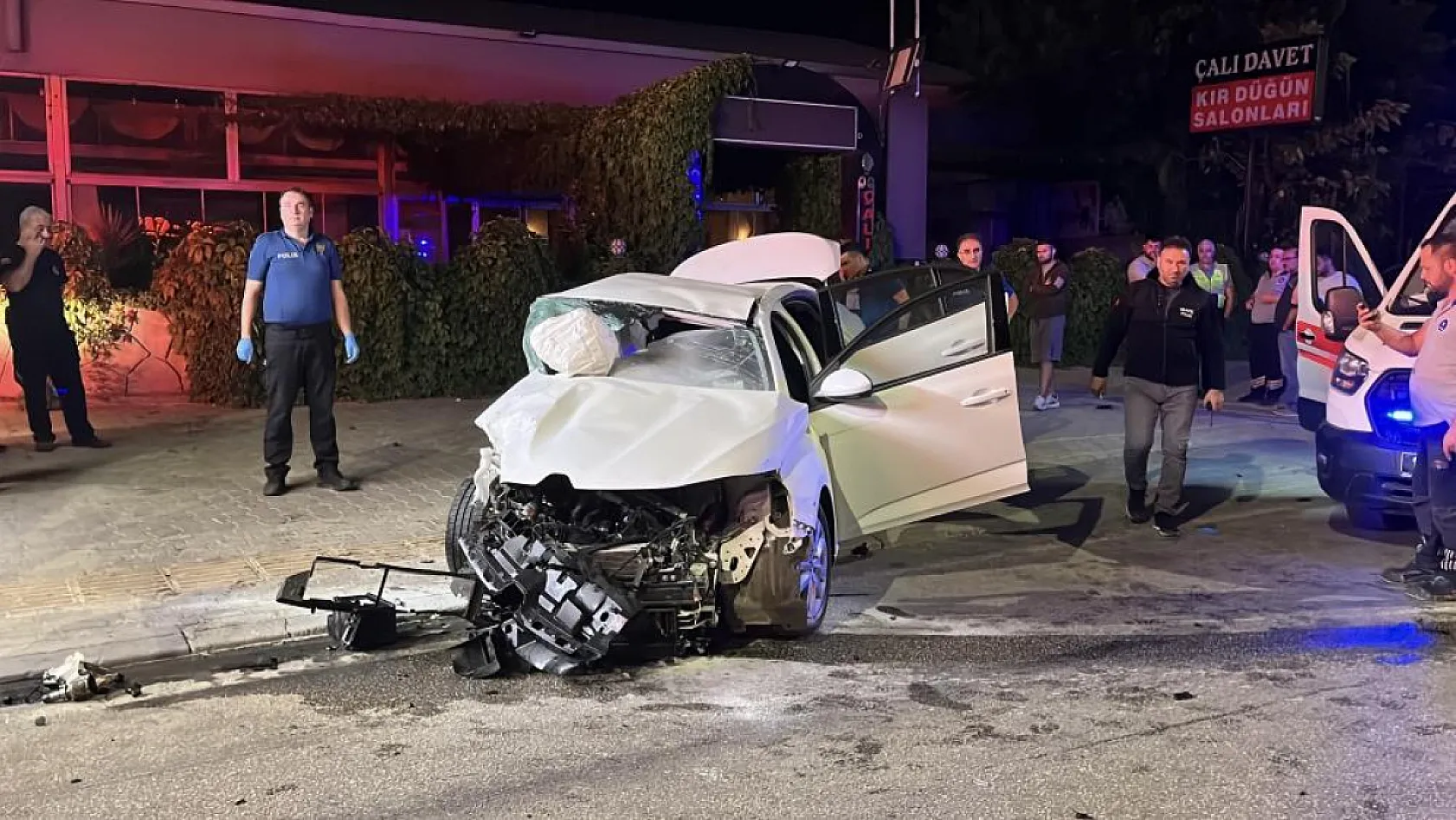 Otomobil ile jip çarpıştı: 2 güvenlik görevlisi hayatını kaybetti