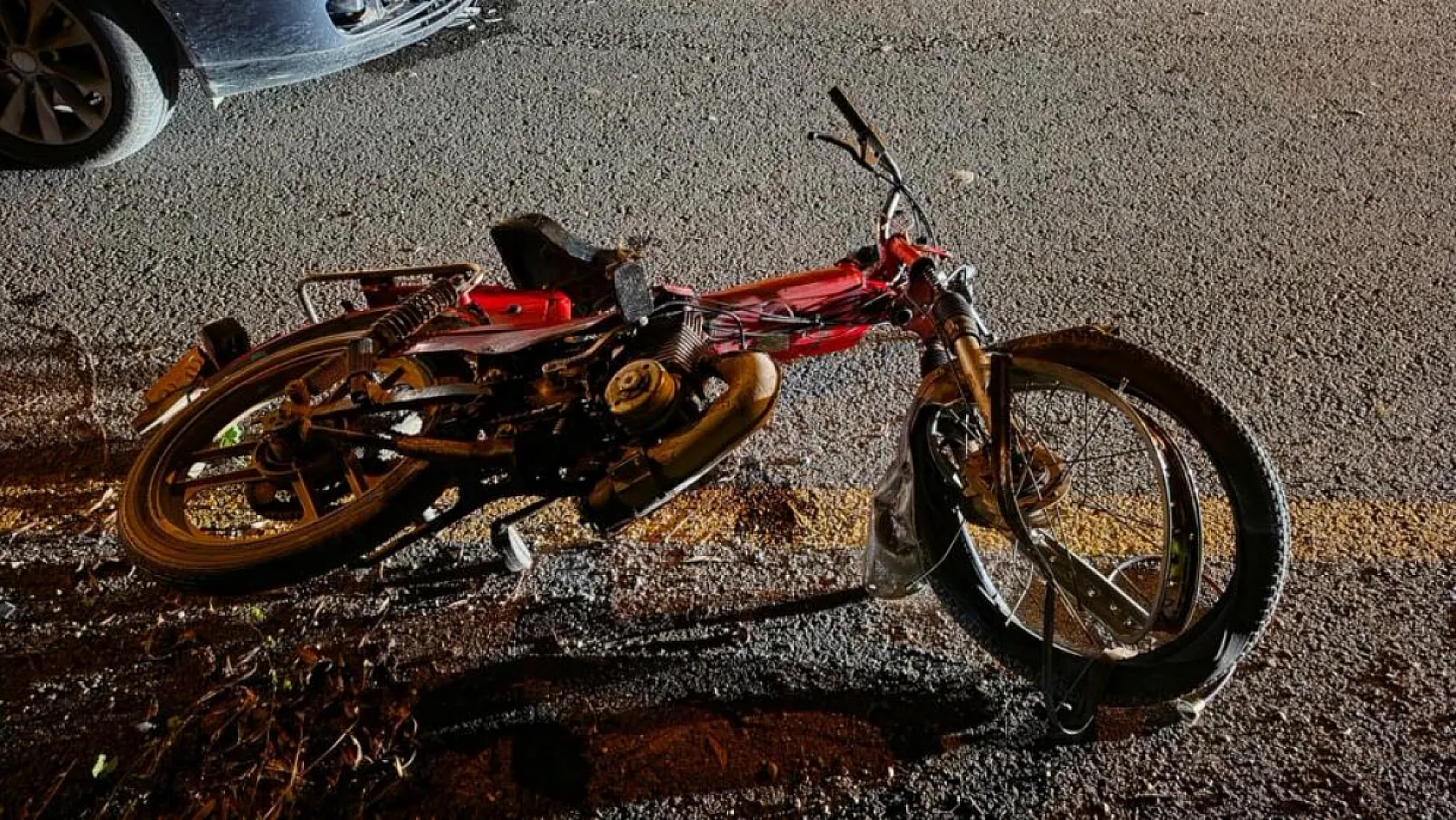 Otomobil ile motosiklet kafa kafaya çarpıştı: 1 ölü