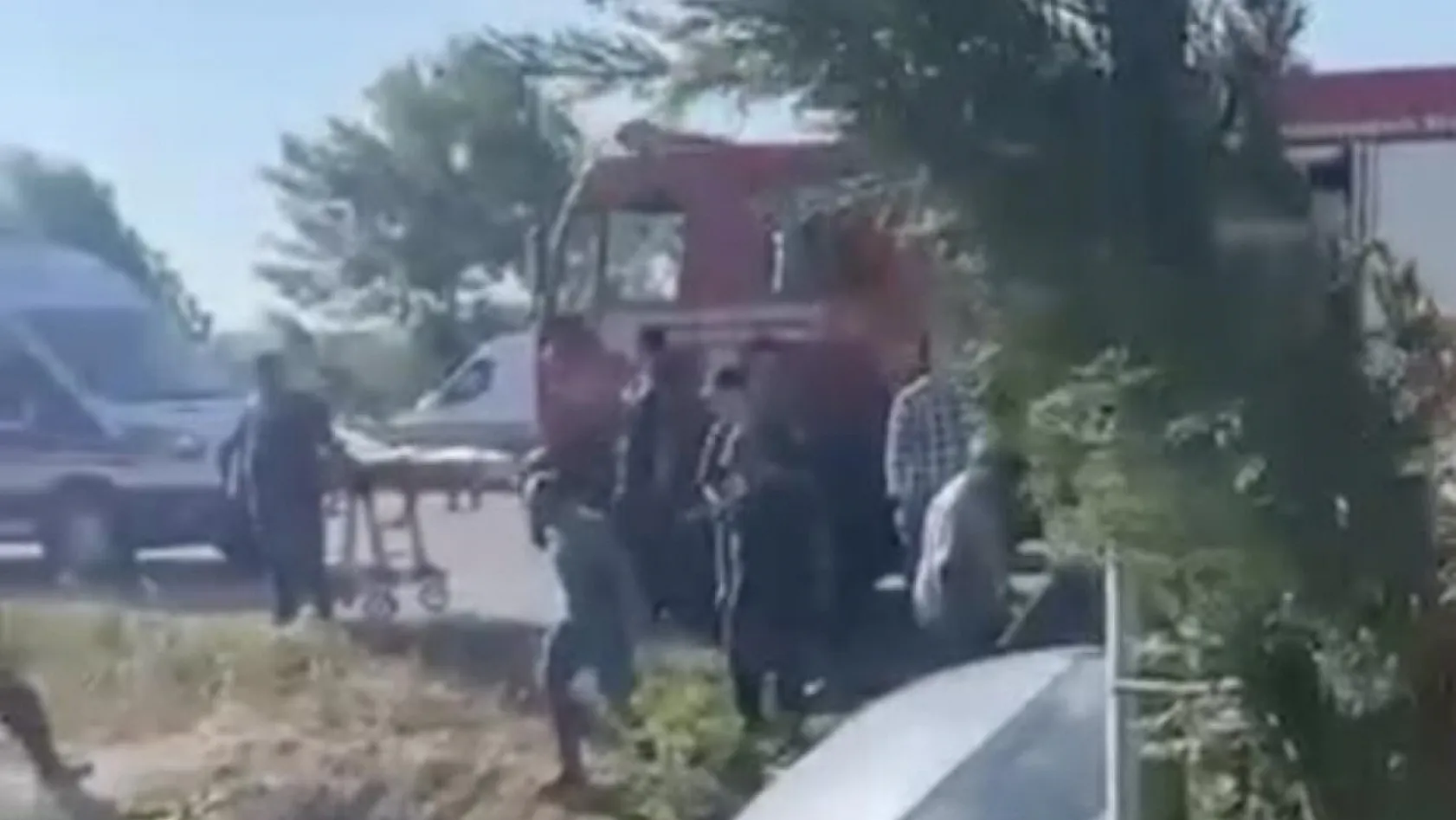 Otomobil menfeze uçtu: Anne ile kızı hayatını kaybetti, sürücü yaralandı