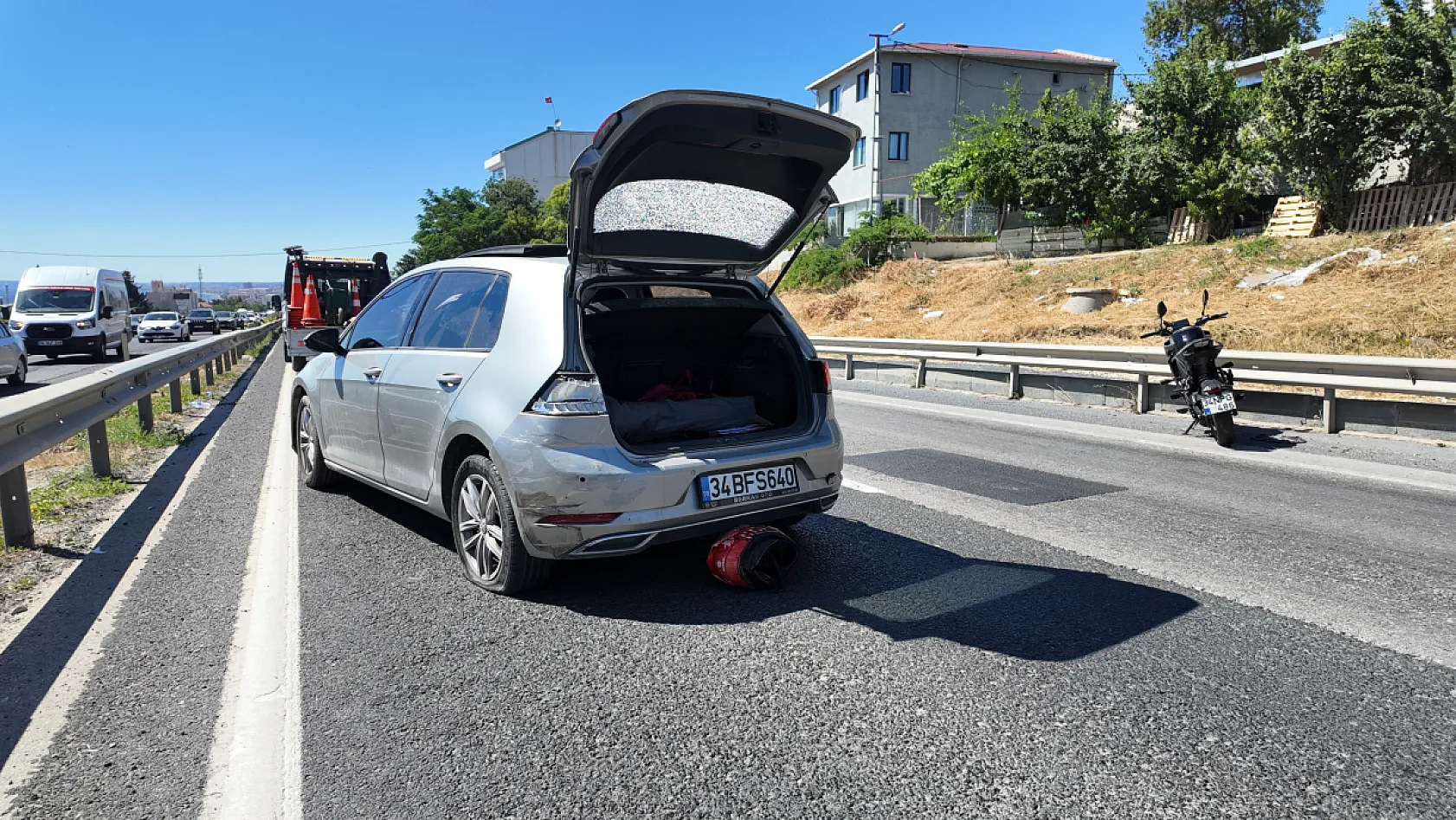 Otomobile arkadan çarpan genç motosiklet sürücüsü hayatını kaybetti
