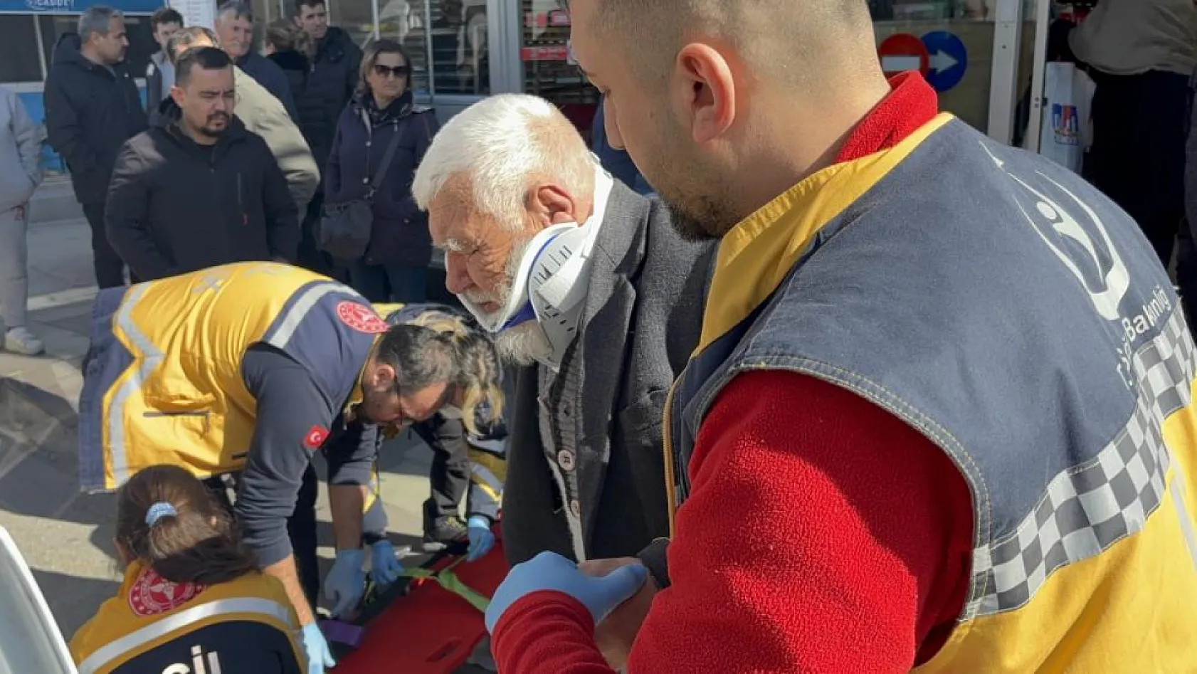 Özel halk otobüsü yayaya çarptı: 8 yaralı