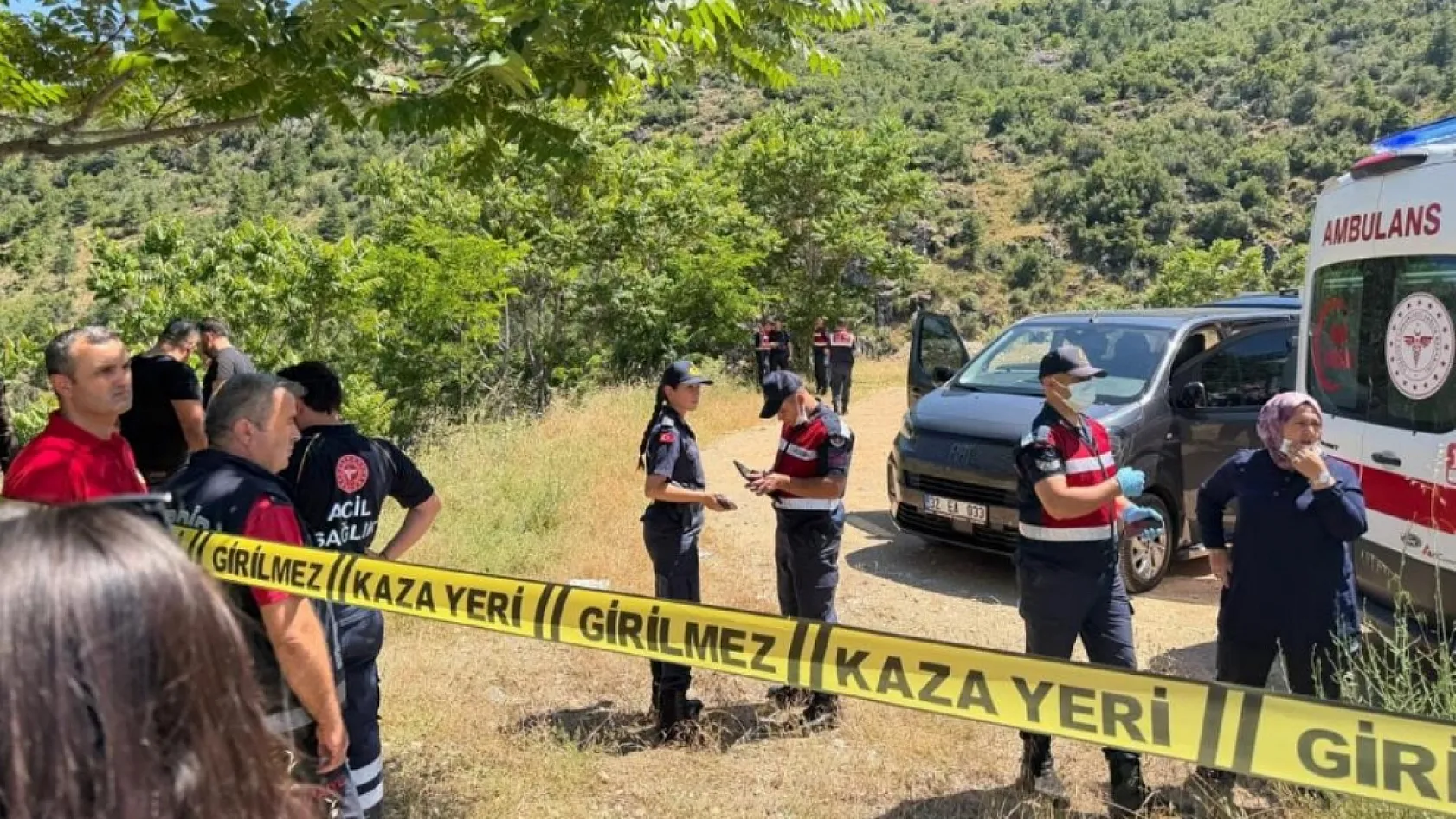 Park halindeki araçta 2 gencin cansız bedeni bulundu