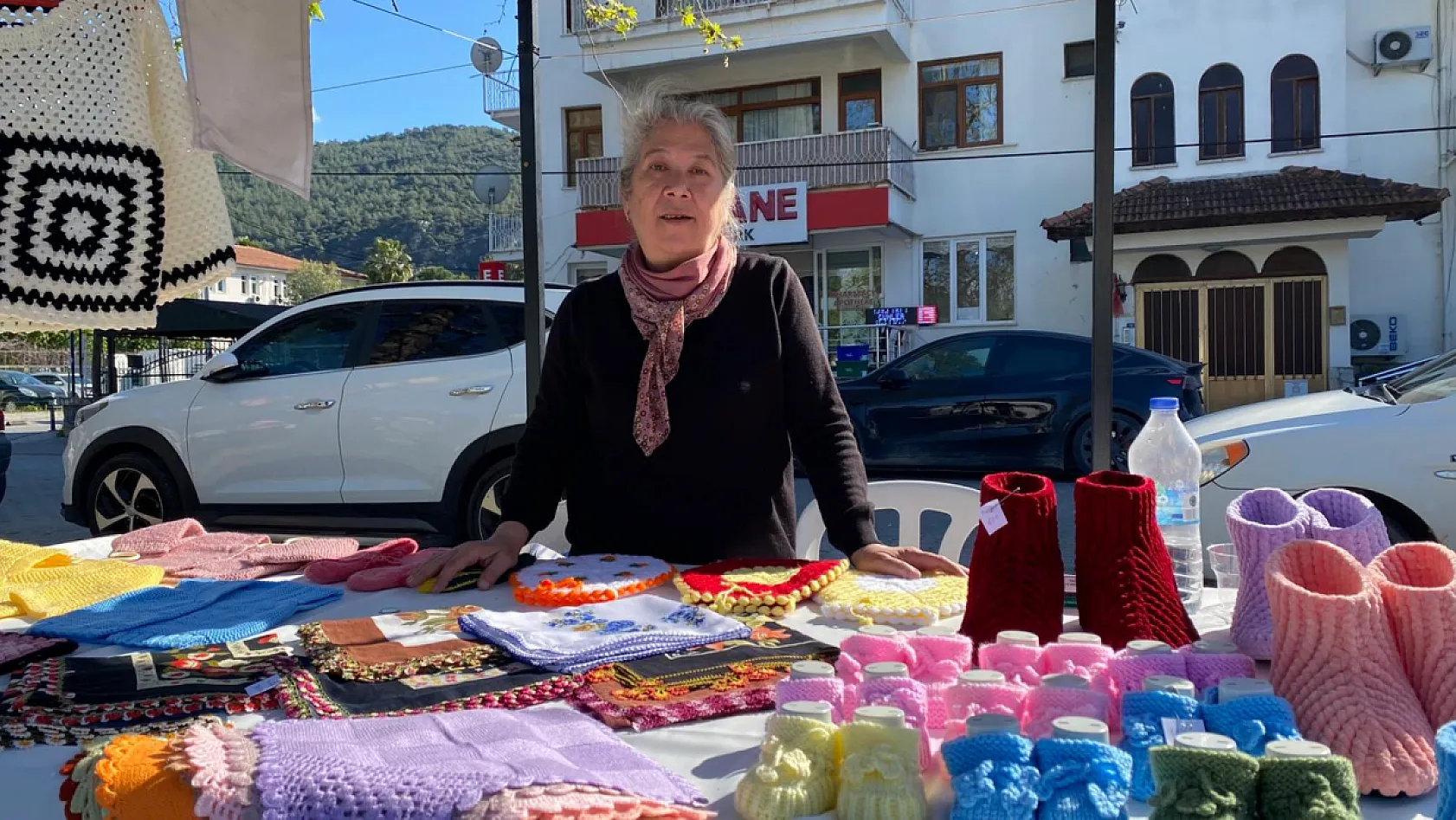 Patikten çantaya, eşarptan runner modellerine: Fethiye'de kadın emeği her yerde