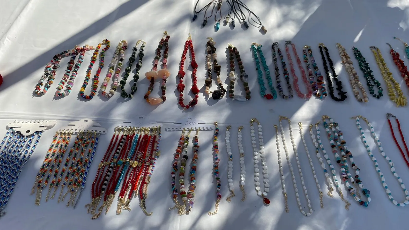 Patikten çantaya, eşarptan runner modellerine: Fethiye'de kadın emeği her yerde