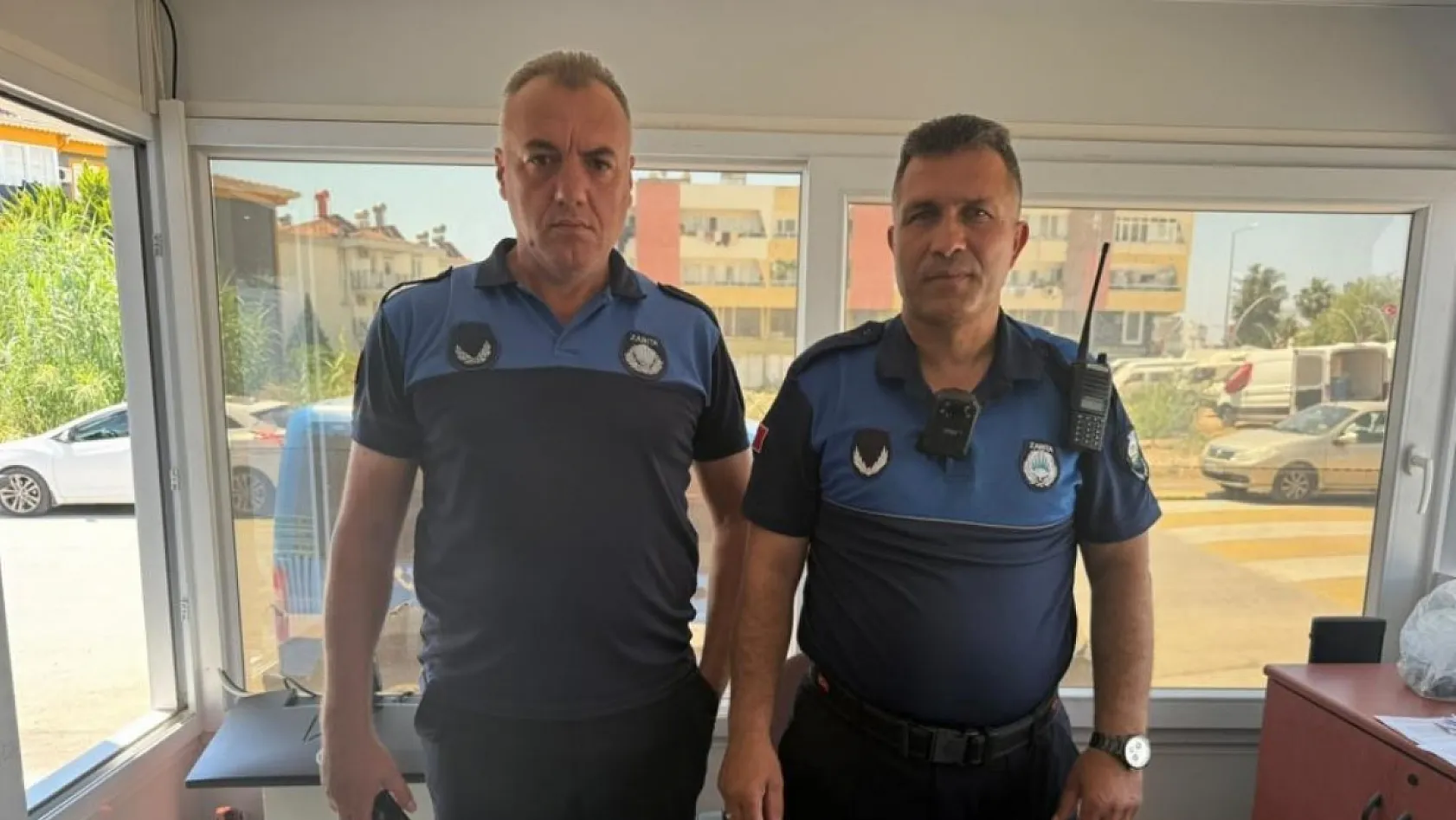Pazarda sahte döviz ve altınlarla alışveriş yapmaya çalıştı, esnaf ve zabıtanın dikkatiyle yakalandı