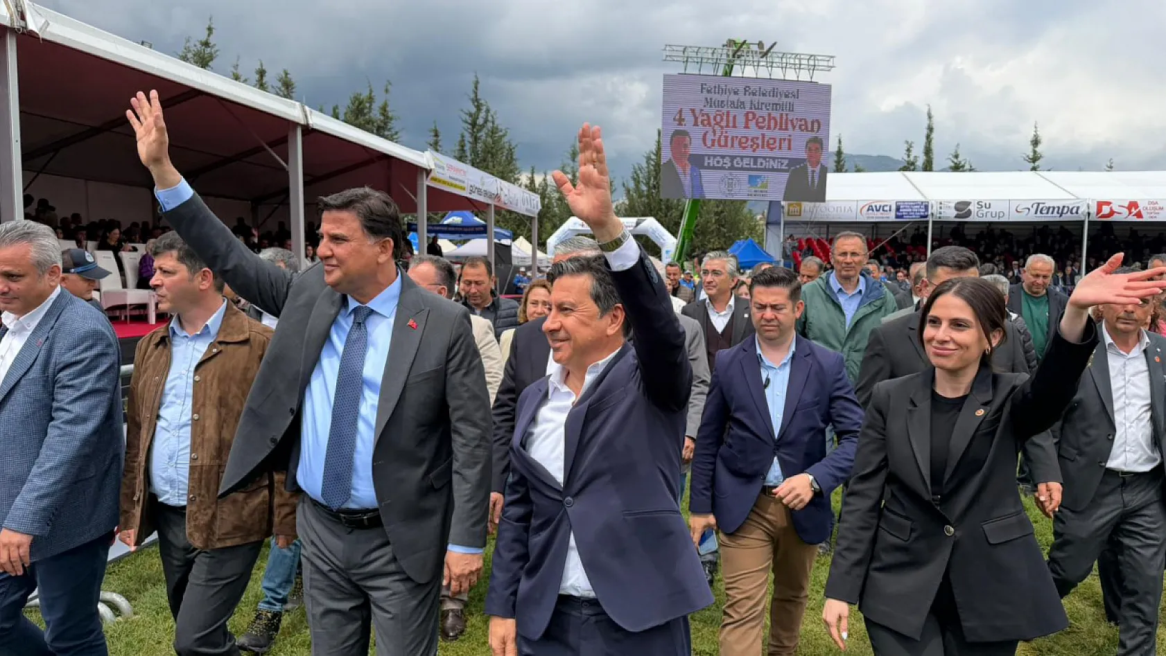 Protokol Dev Bayrakla Selamladı, Er Meydanından Ata Sporu Mesajı