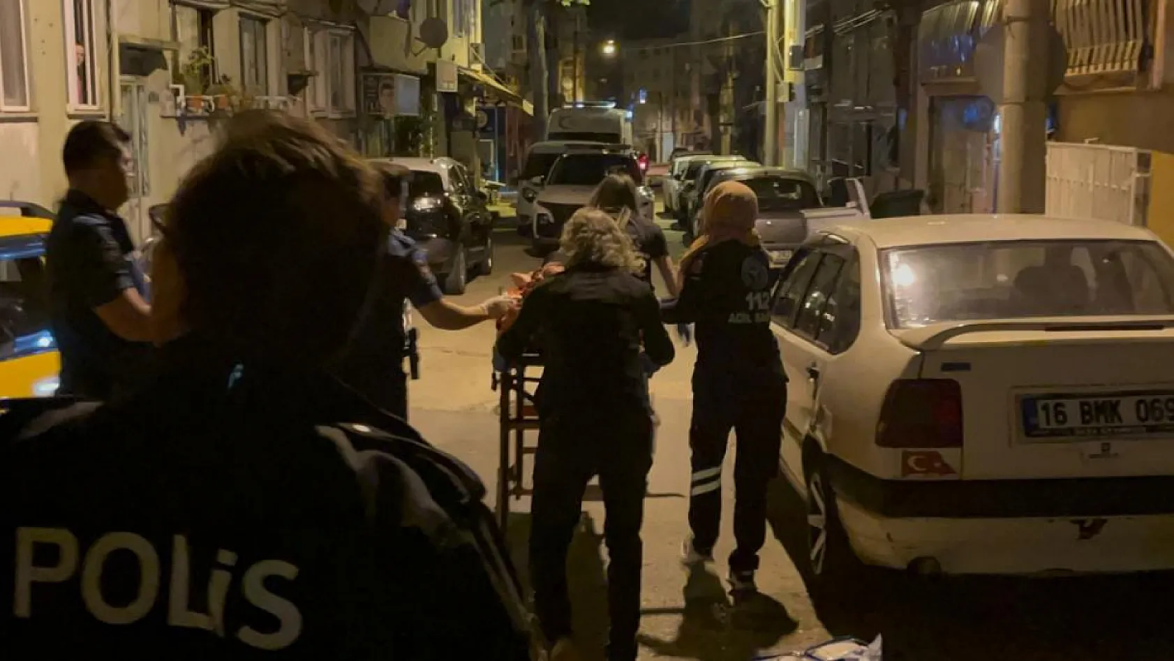 Psikolojik sorunları olan adam hem kendini hem annesini bıçakladı