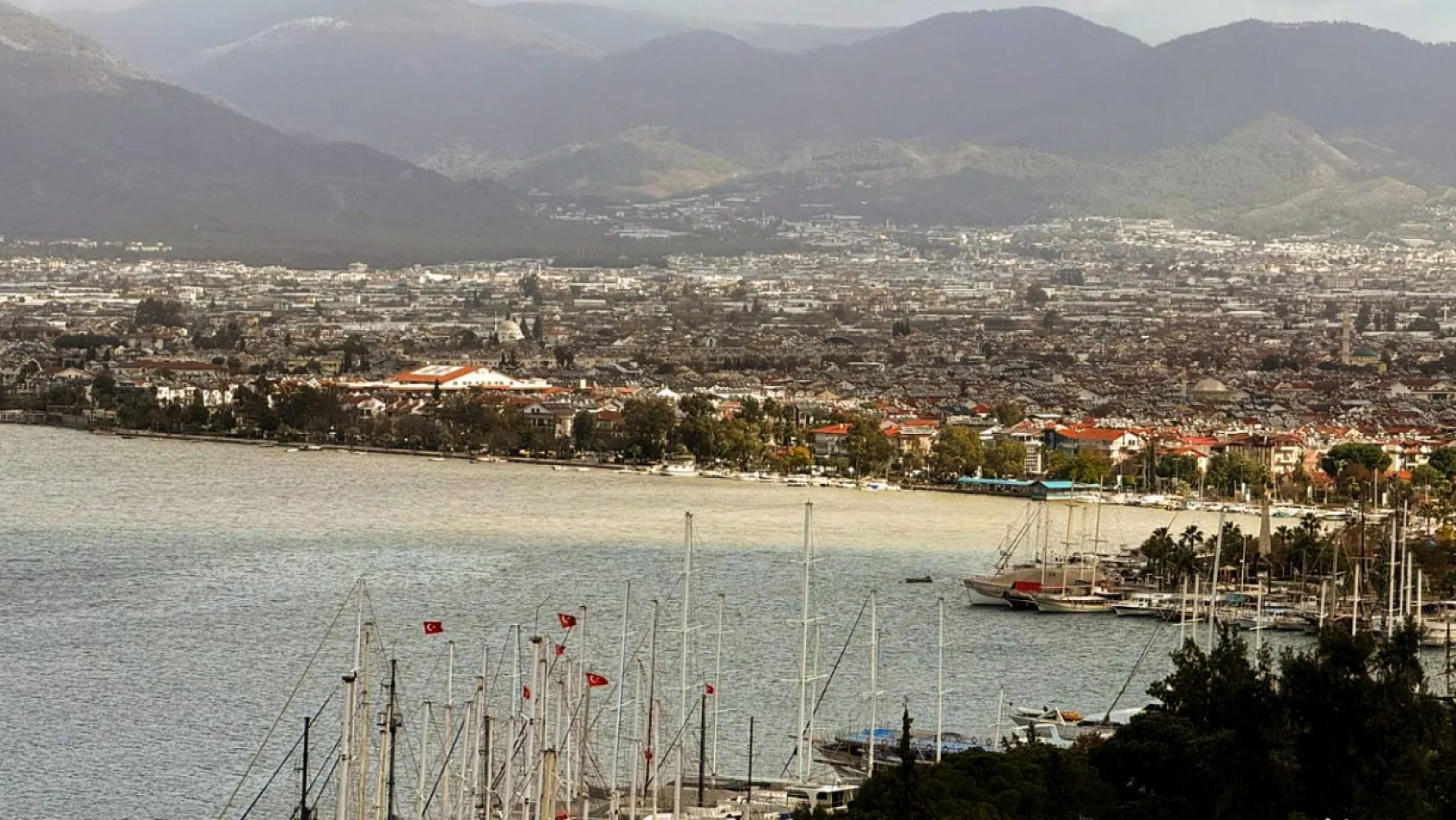 Fethiye Körfezi Çamur Rengini Aldı