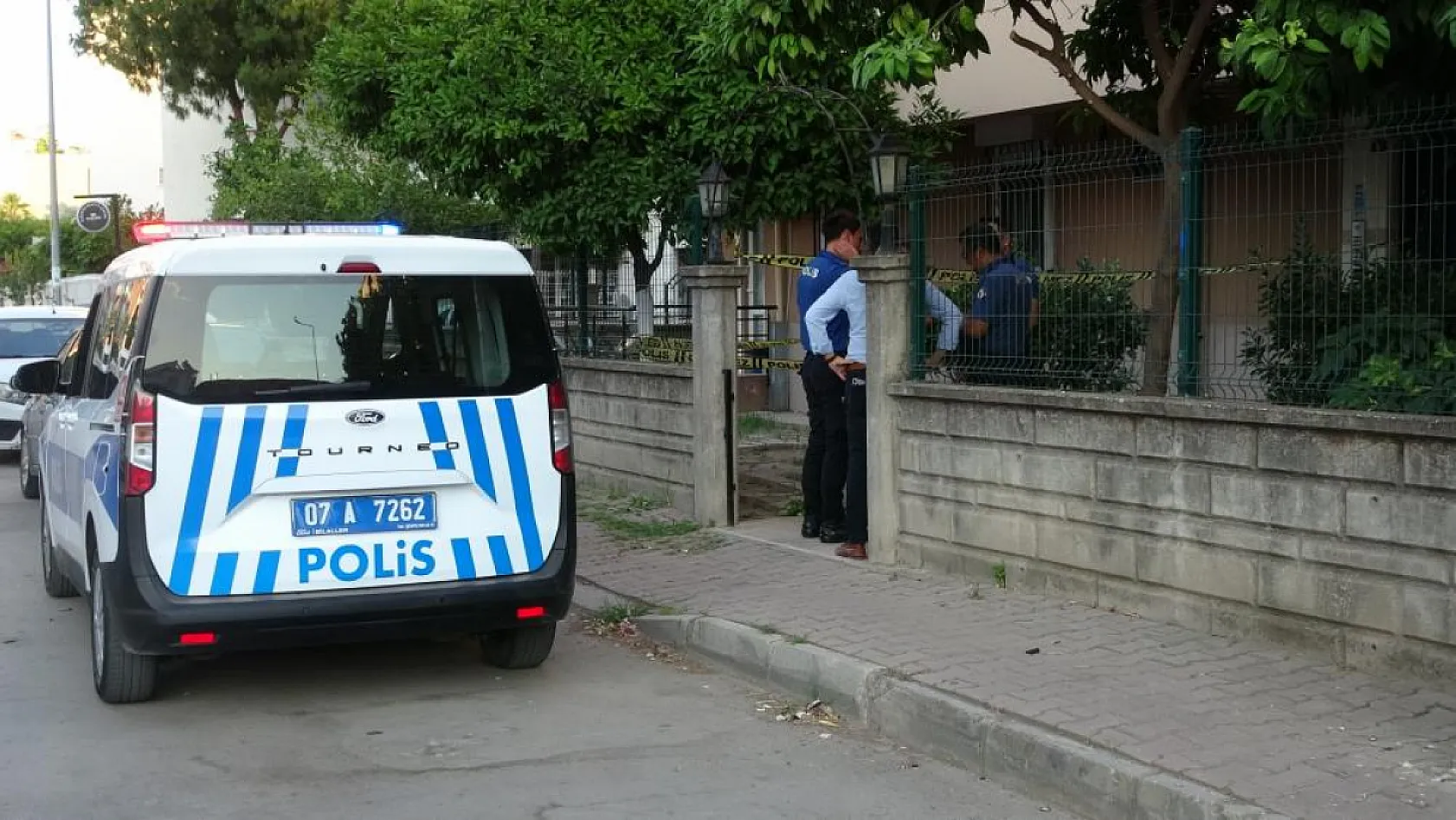 Rus turist bahçede ölü bulundu