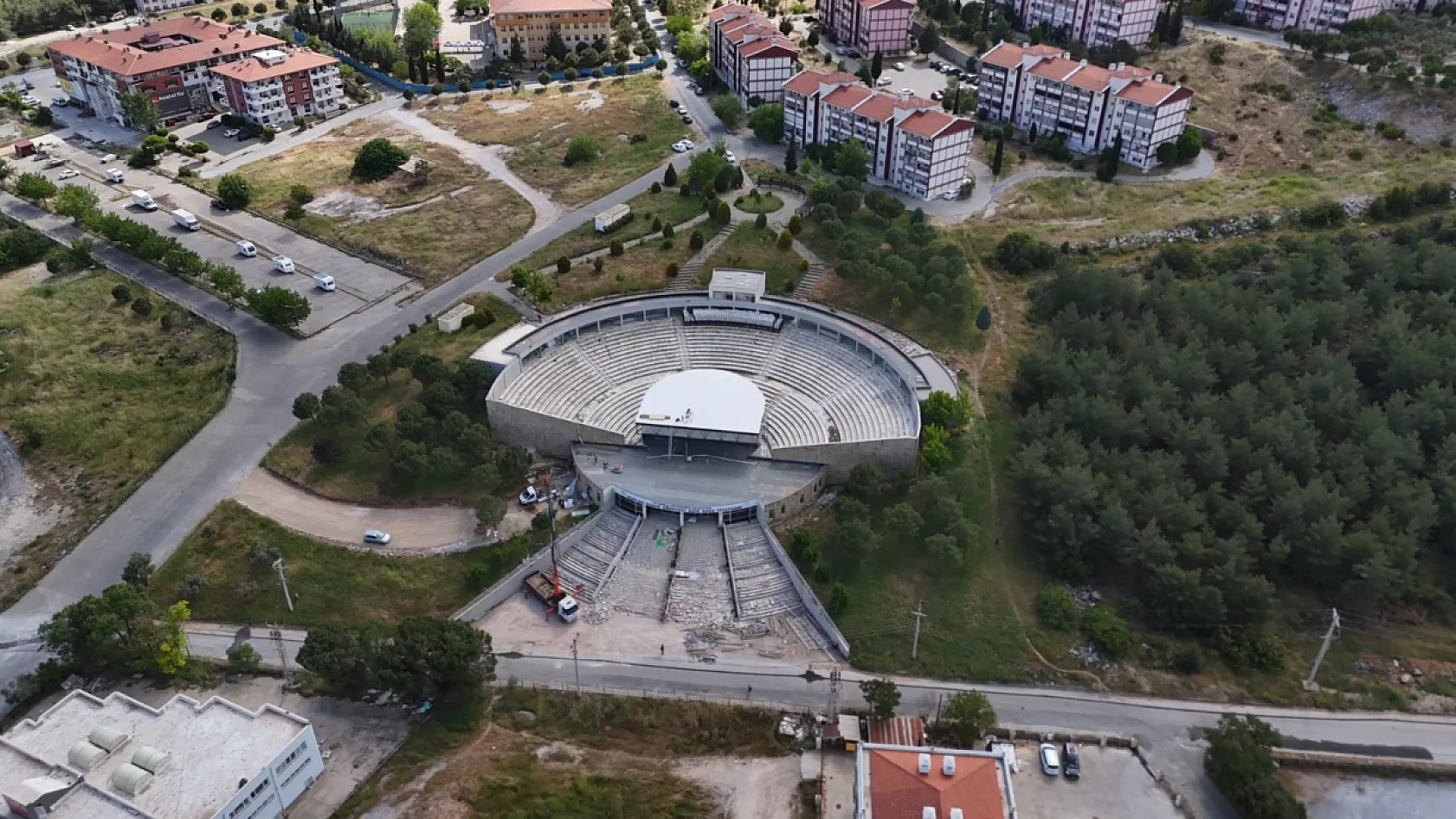 Şadan Gökovalı Açık Hava Tiyatrosunda Yenileme Çalışmaları Sürüyor
