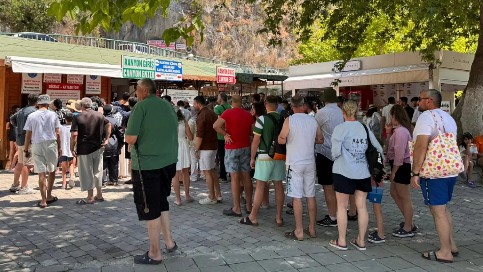 Saklıkent Kanyonu'nda bayram yoğunluğu