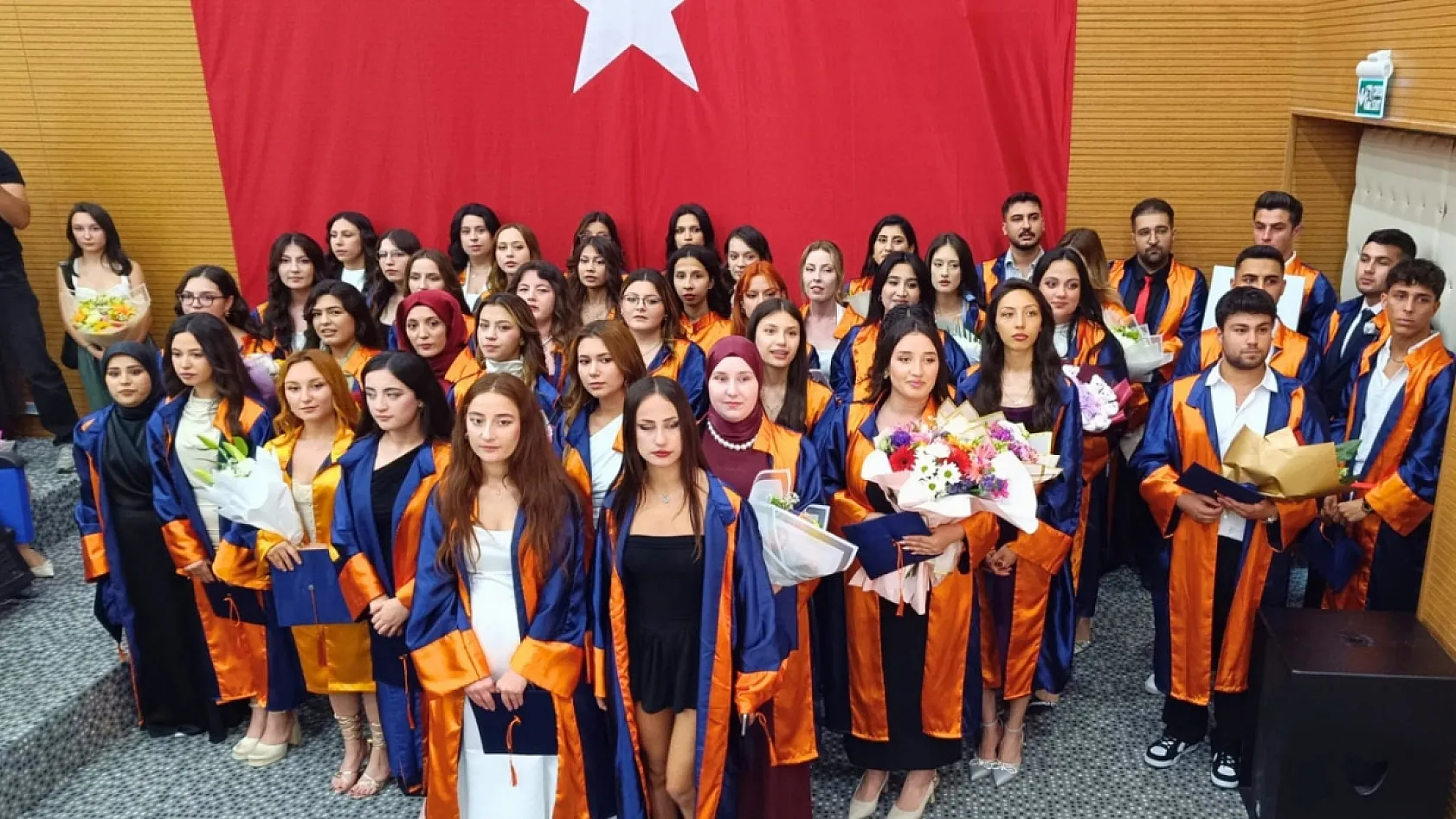 Saniyelerle yarışacaklar, hayatlara dokunacaklar: Fethiye'de mezuniyet coşkusu